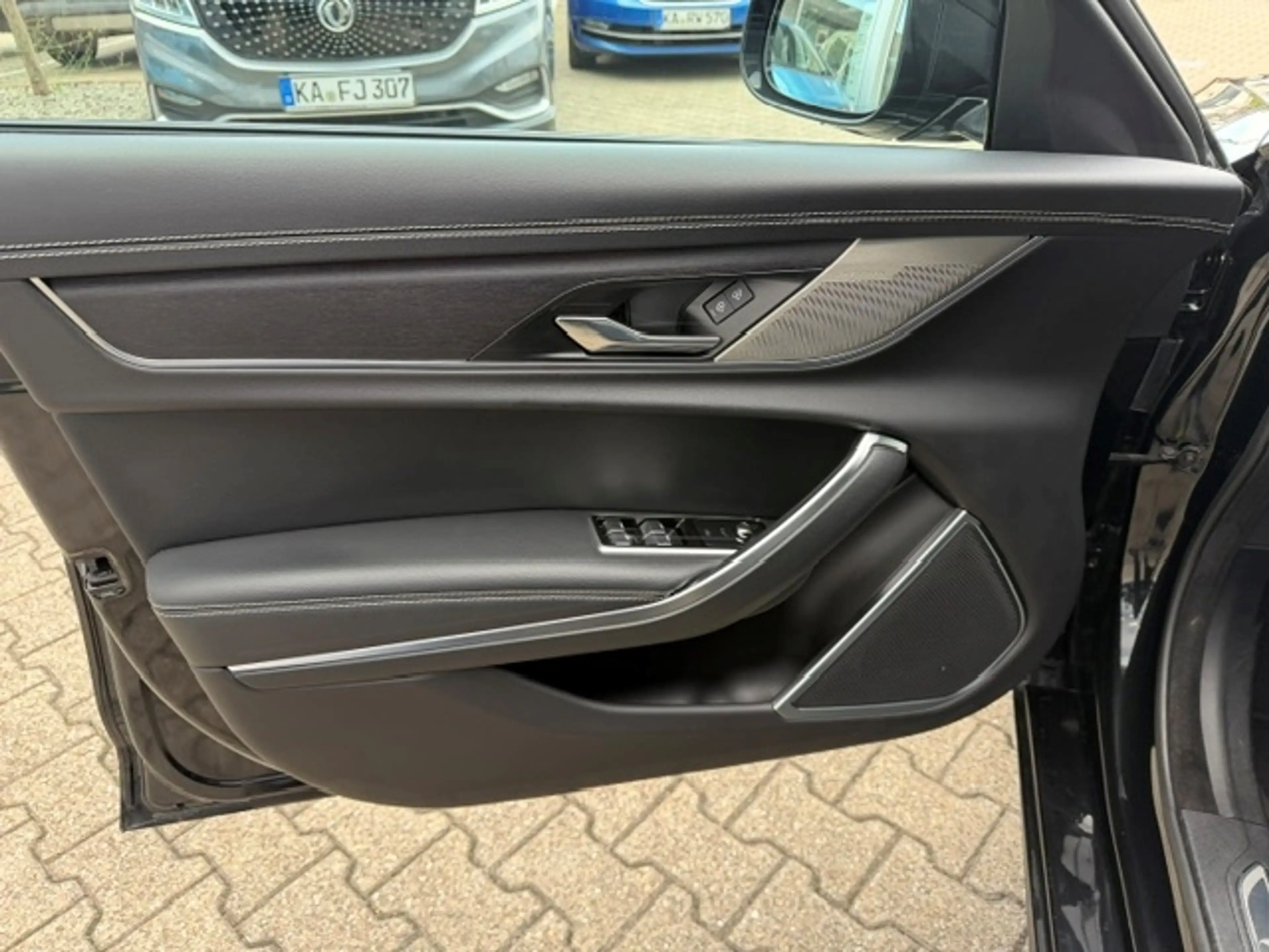 Jaguar XF 2.0 Sportbrake R-Dynamic AWD AHK 21'' Meridian LED — photo 4