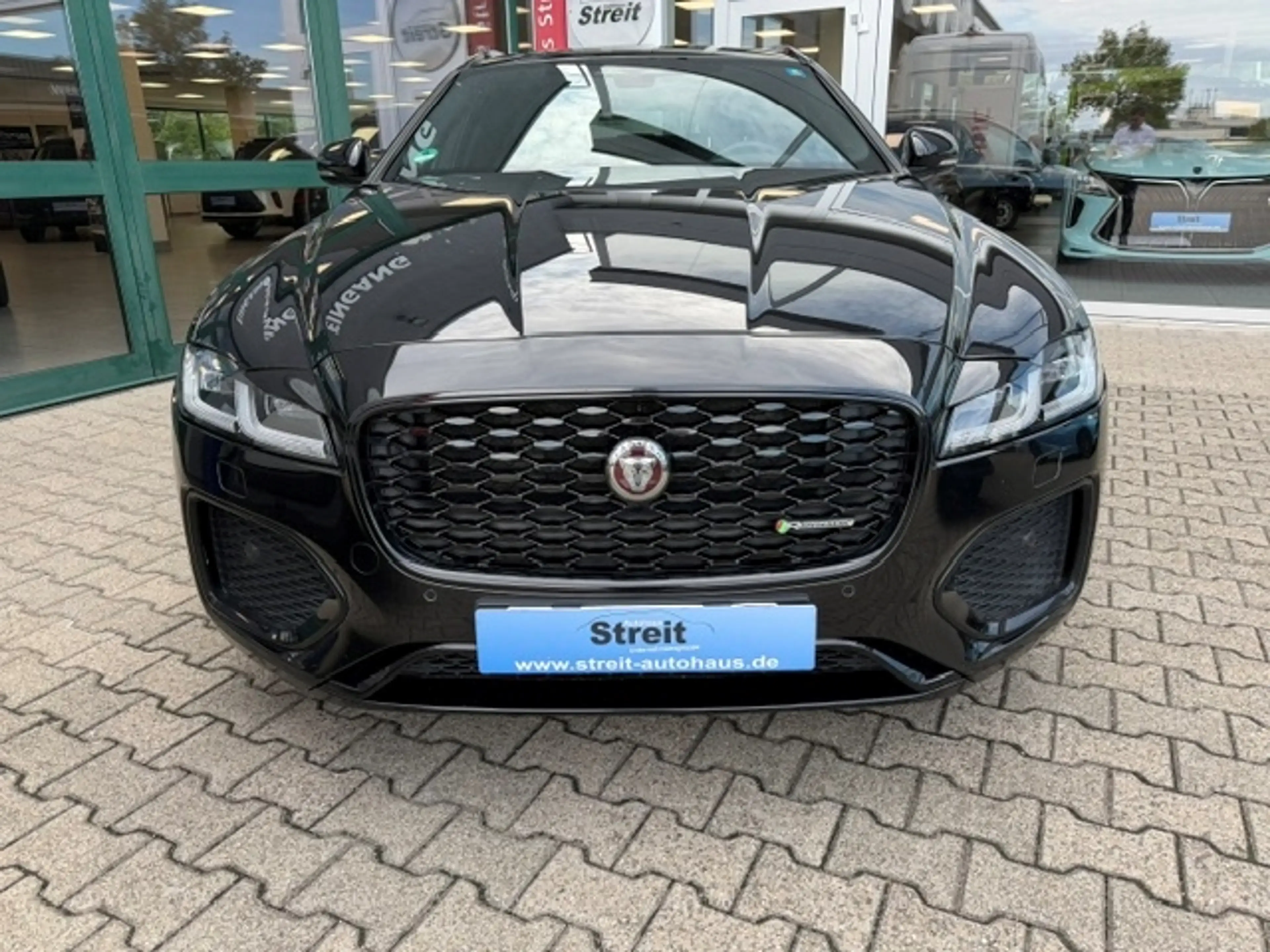 Jaguar XF 2.0 Sportbrake R-Dynamic AWD AHK 21'' Meridian LED — photo 2