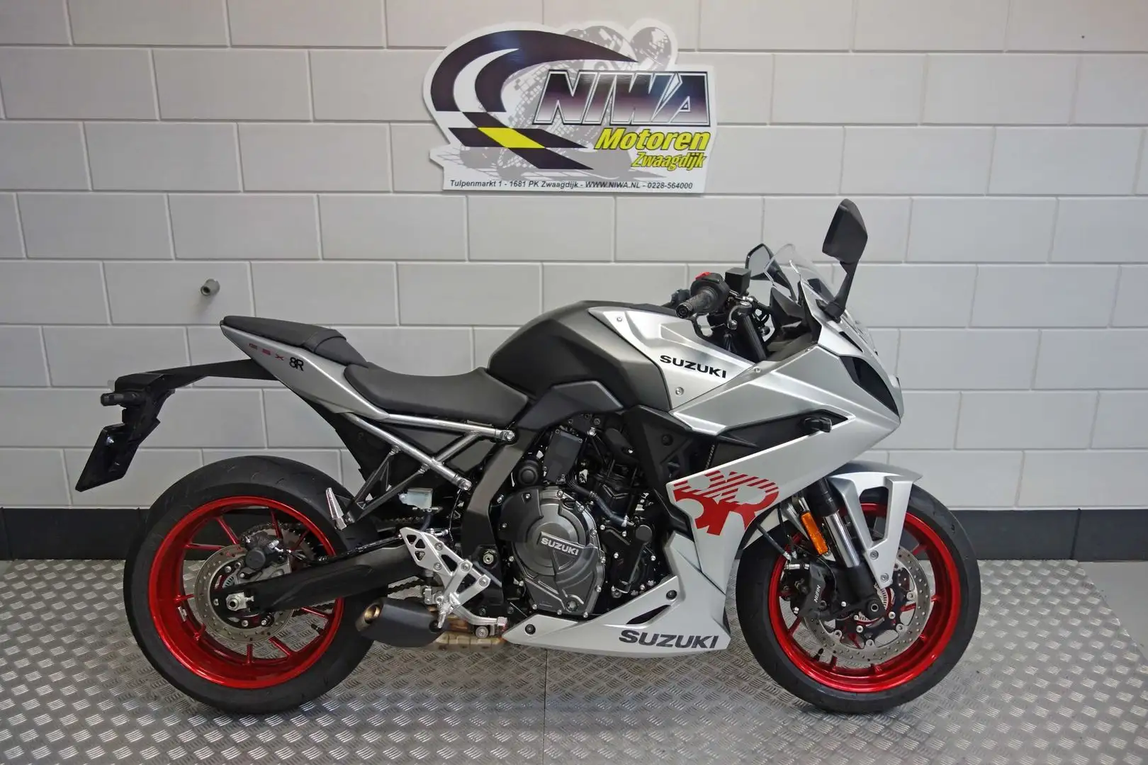 Suzuki GSX 8R Wit - 1