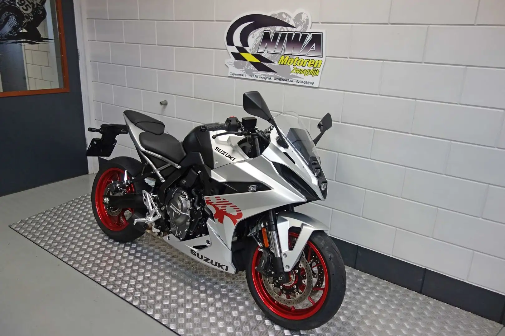 Suzuki GSX 8R Wit - 2