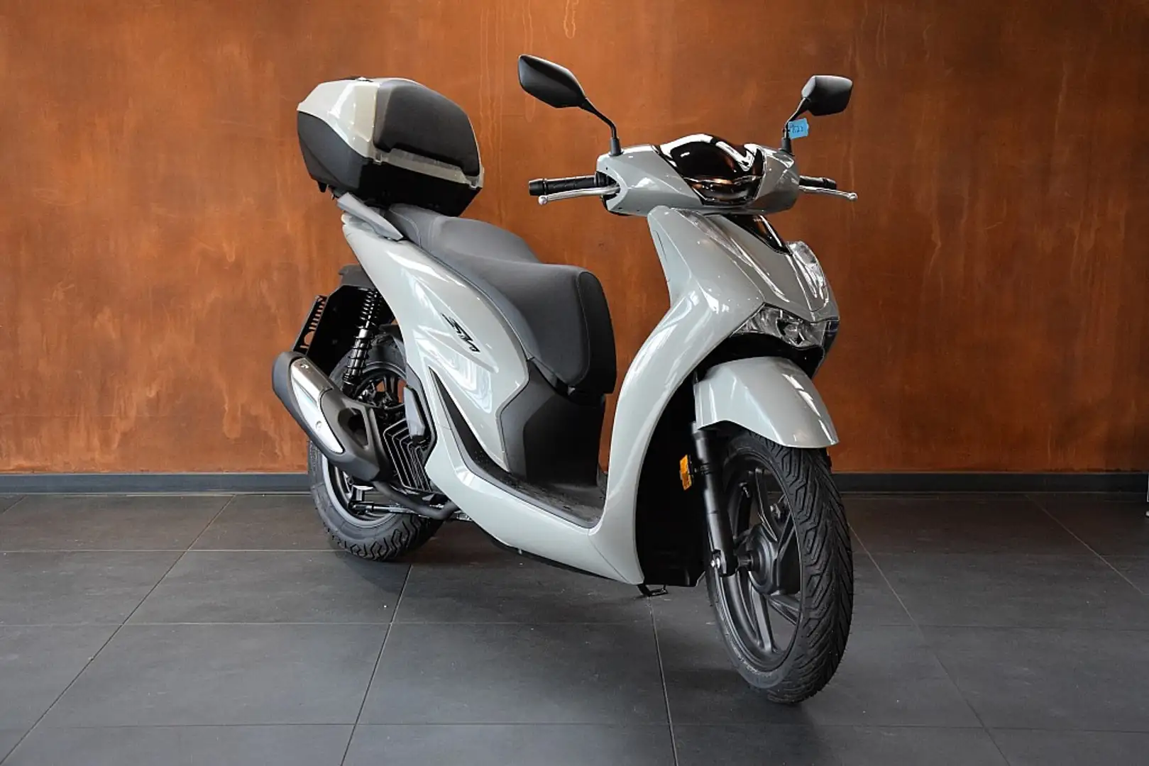 Honda SH125i + Topbox - 1