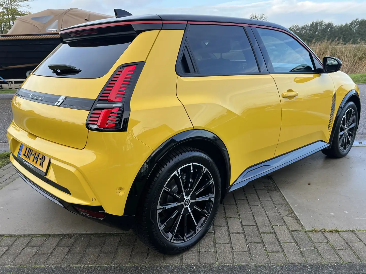 Renault R 5 comfort range iconic cinq 52 kWh / 150 PK / Camera Sárga - 2