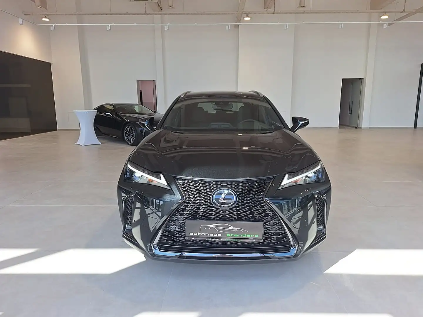 Lexus UX 250h F-Sport Design 1,4kWh Aut. **Tageszulassung** Чорний - 2