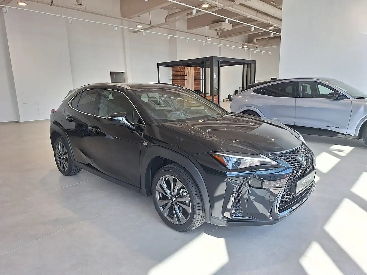 Lexus UX 250h F-Sport Design 1,4kWh Aut. **Tageszulassung** Negro - 1