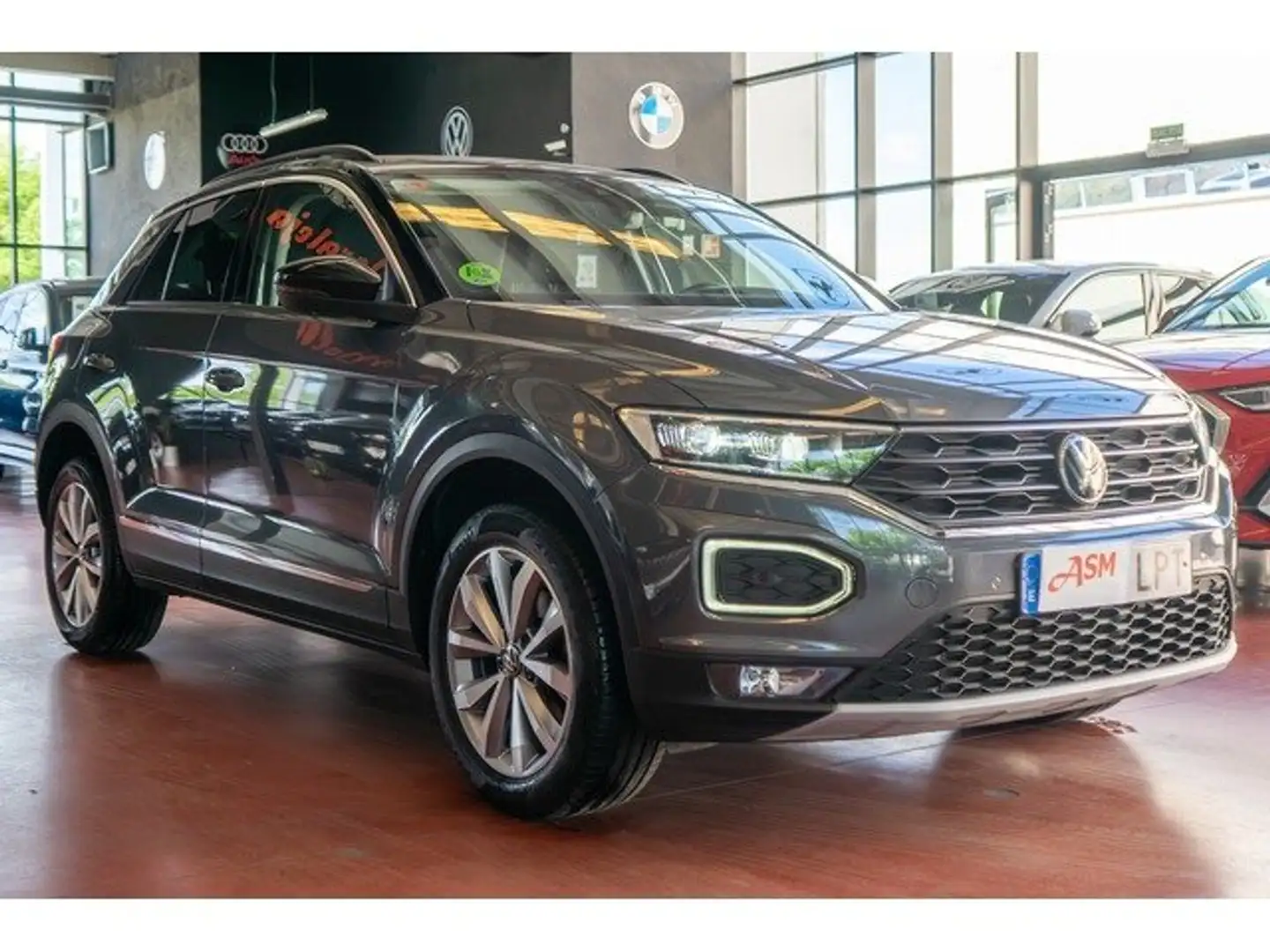 Volkswagen T-Roc 1.5 TSI Advance Style Gris - 2