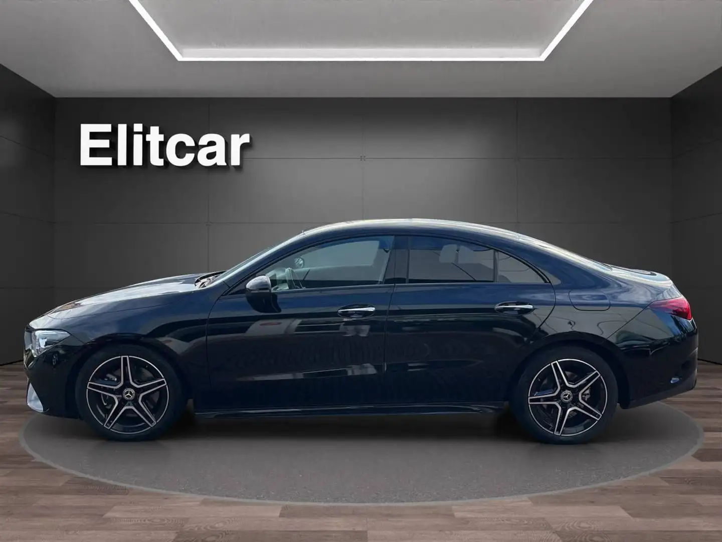 Mercedes-Benz CLA 200 Automatic AMG Line Schwarz - 2