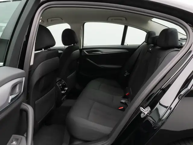 BMW 5 Series view 25