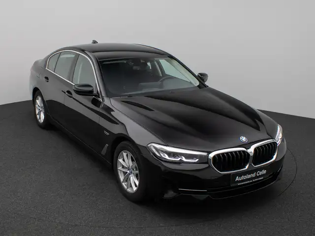 BMW 5 Series view 3