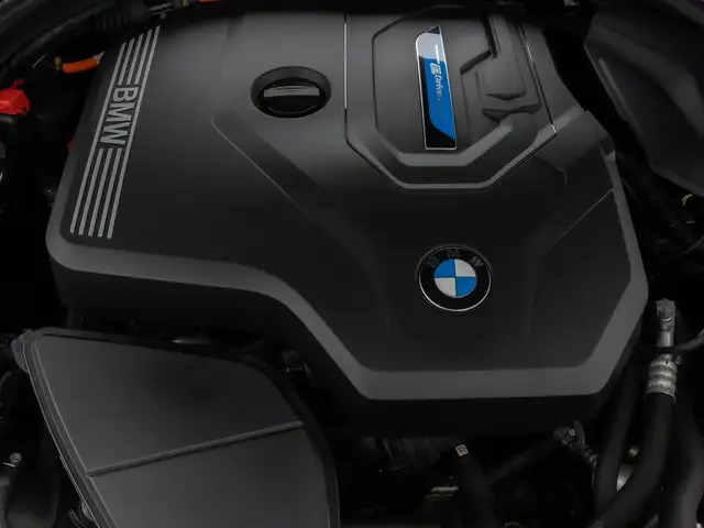 BMW 5 Series view 14