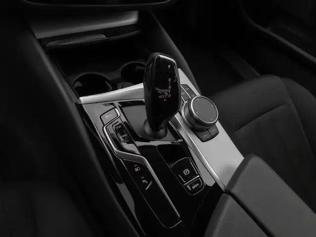 BMW 5 Series view 22