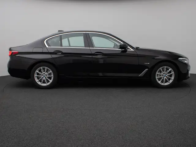 BMW 5 Series view 5