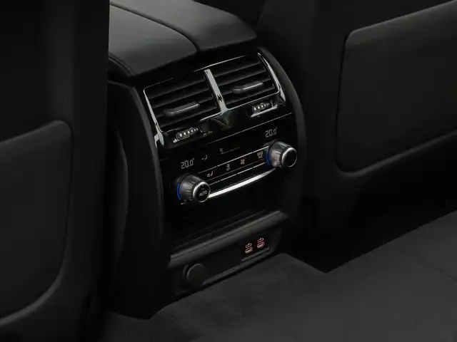 BMW 5 Series view 28