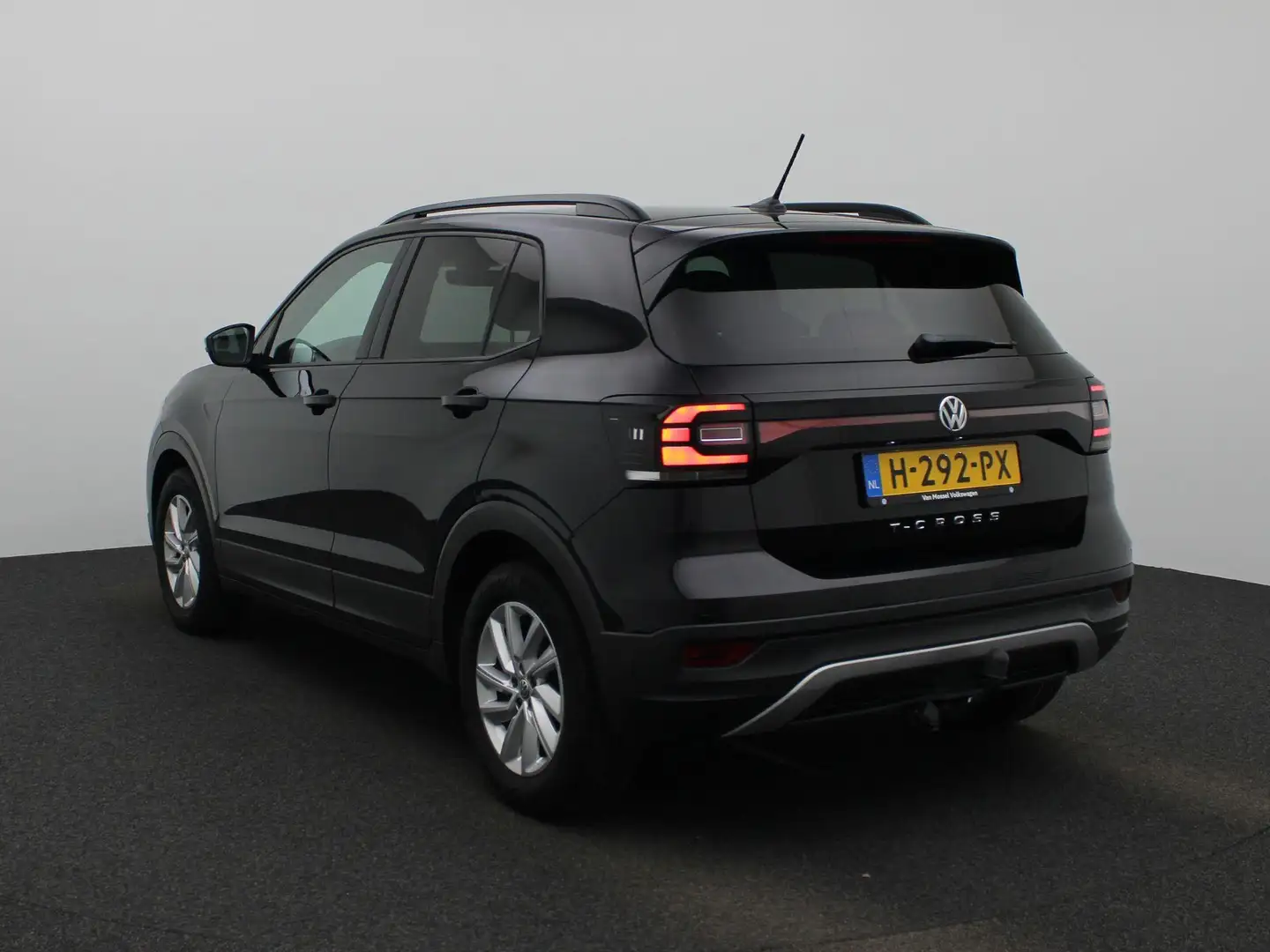 Volkswagen T-Cross 1.0 TSI Life | Climate Control | Parkeersensoren | Zwart - 2