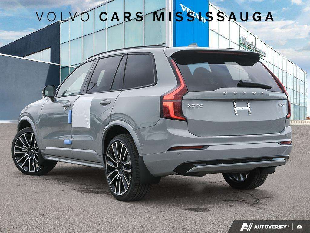 2026 Volvo XC90 B6 AWD Plus Dark Theme 7-Seater alt 5