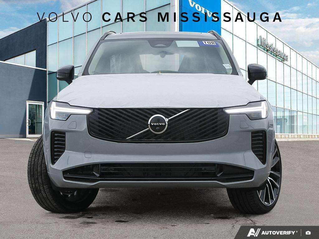 2026 Volvo XC90 B6 AWD Plus Dark Theme 7-Seater alt 3