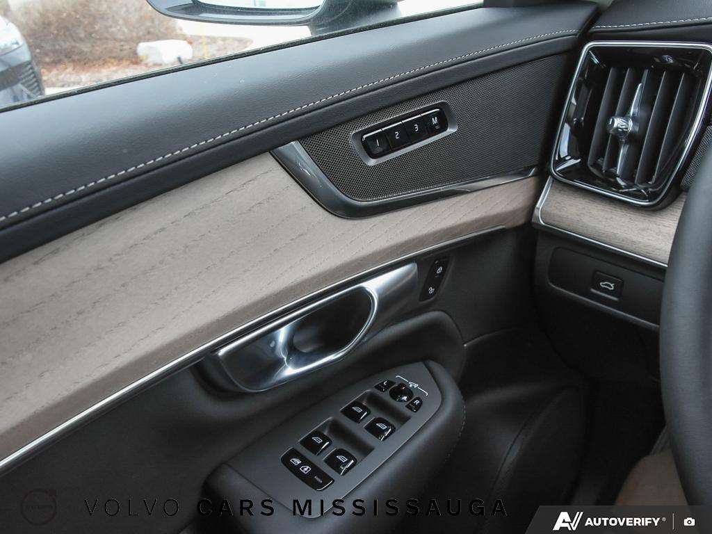 2026 Volvo XC90 B6 AWD Plus Dark Theme 7-Seater thumb 18