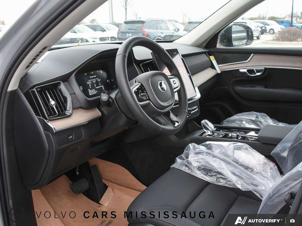 2026 Volvo XC90 B6 AWD Plus Dark Theme 7-Seater thumb 14