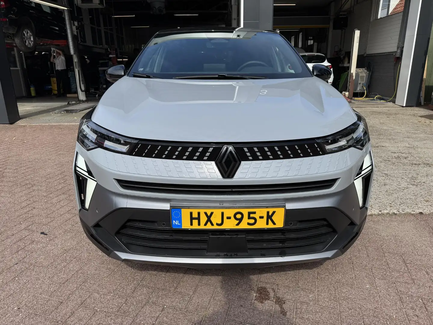 Renault Captur 1.3 mild hybrid 160 esprit Alpine Grijs - 2