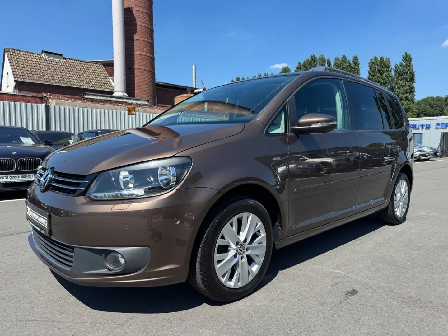 Volkswagen Touran Life BMT*1HAND*TEMP*AHK*TÜVNEU Bruin - 1