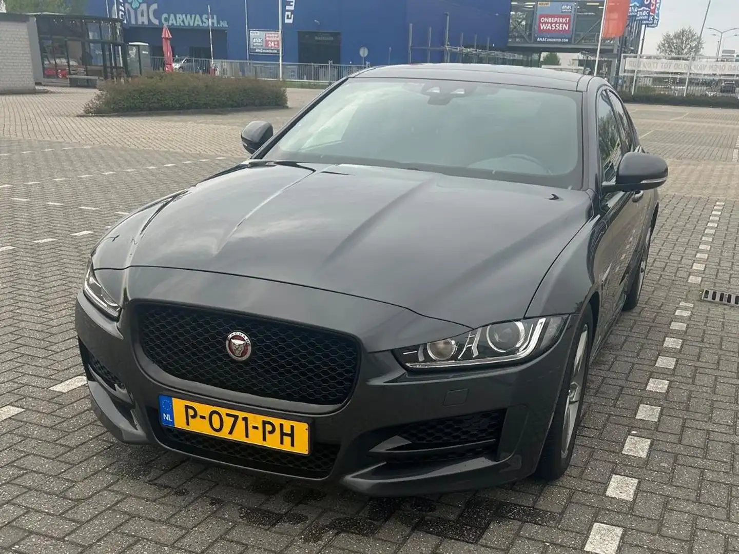 Jaguar XE XE 2.0t R-Sport Grijs - 2