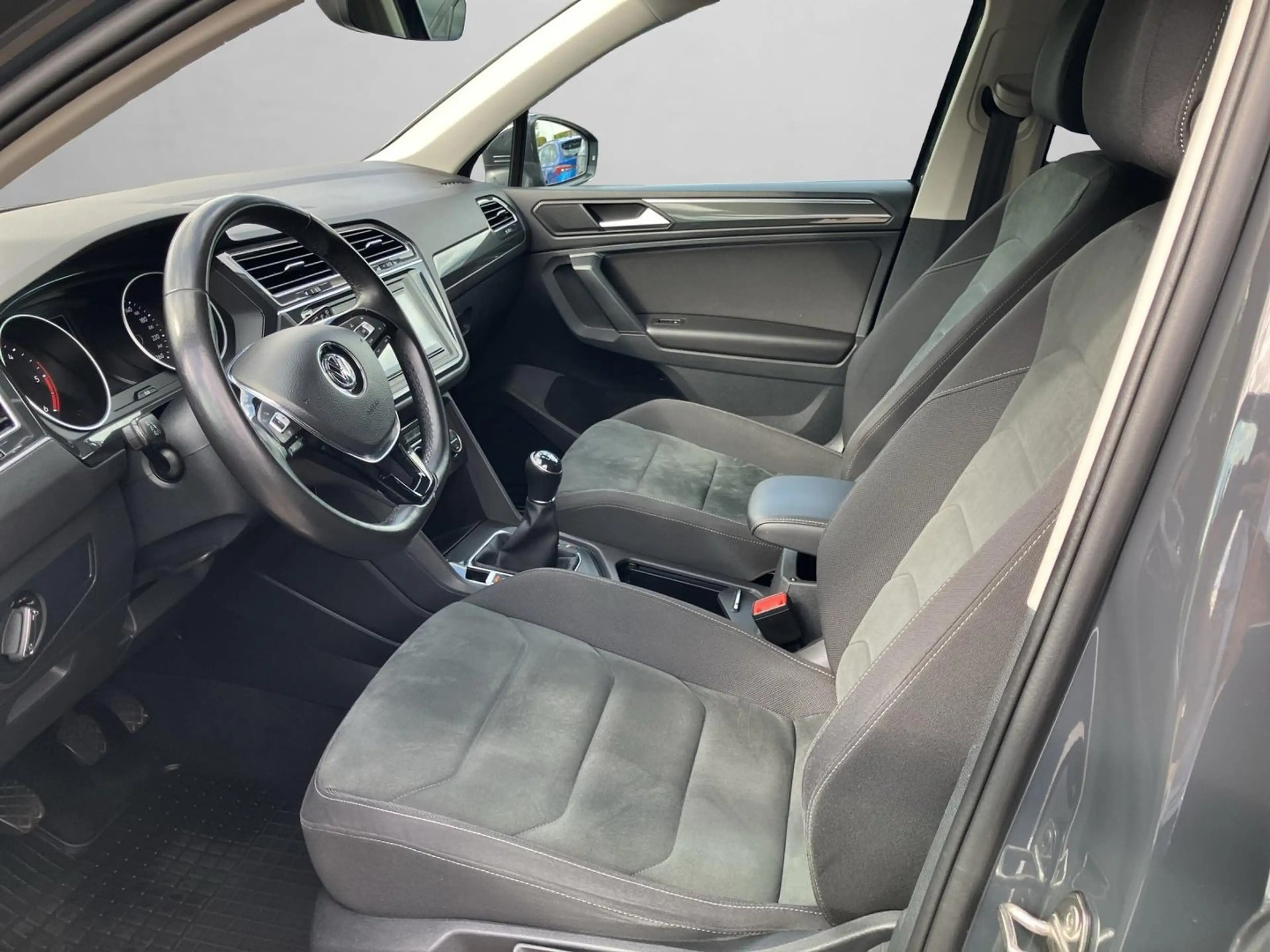 Volkswagen Tiguan Highline TDI SCR DSG — photo 9
