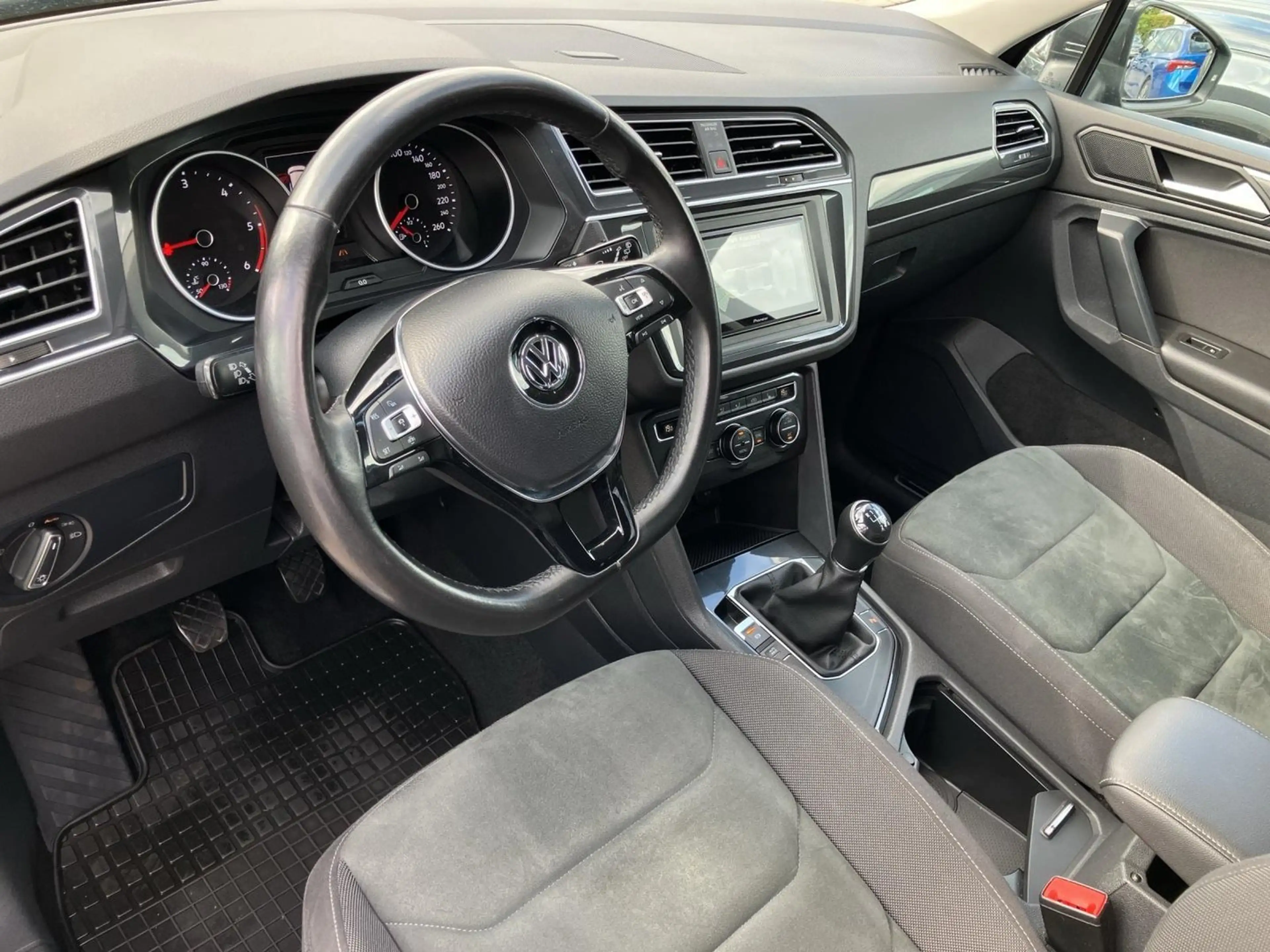 Volkswagen Tiguan Highline TDI SCR DSG — photo 8