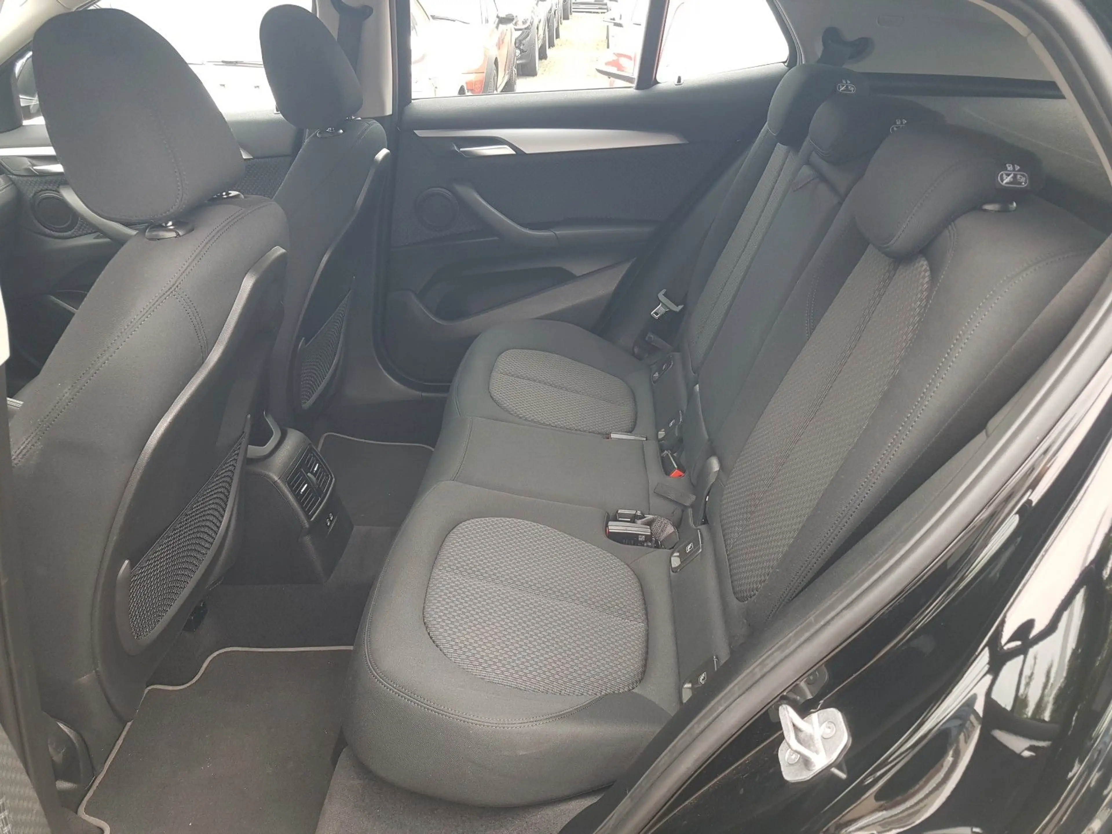 BMW X2 sDrive18i Advantage Navi AHK PDC Sitzheizung — photo 14