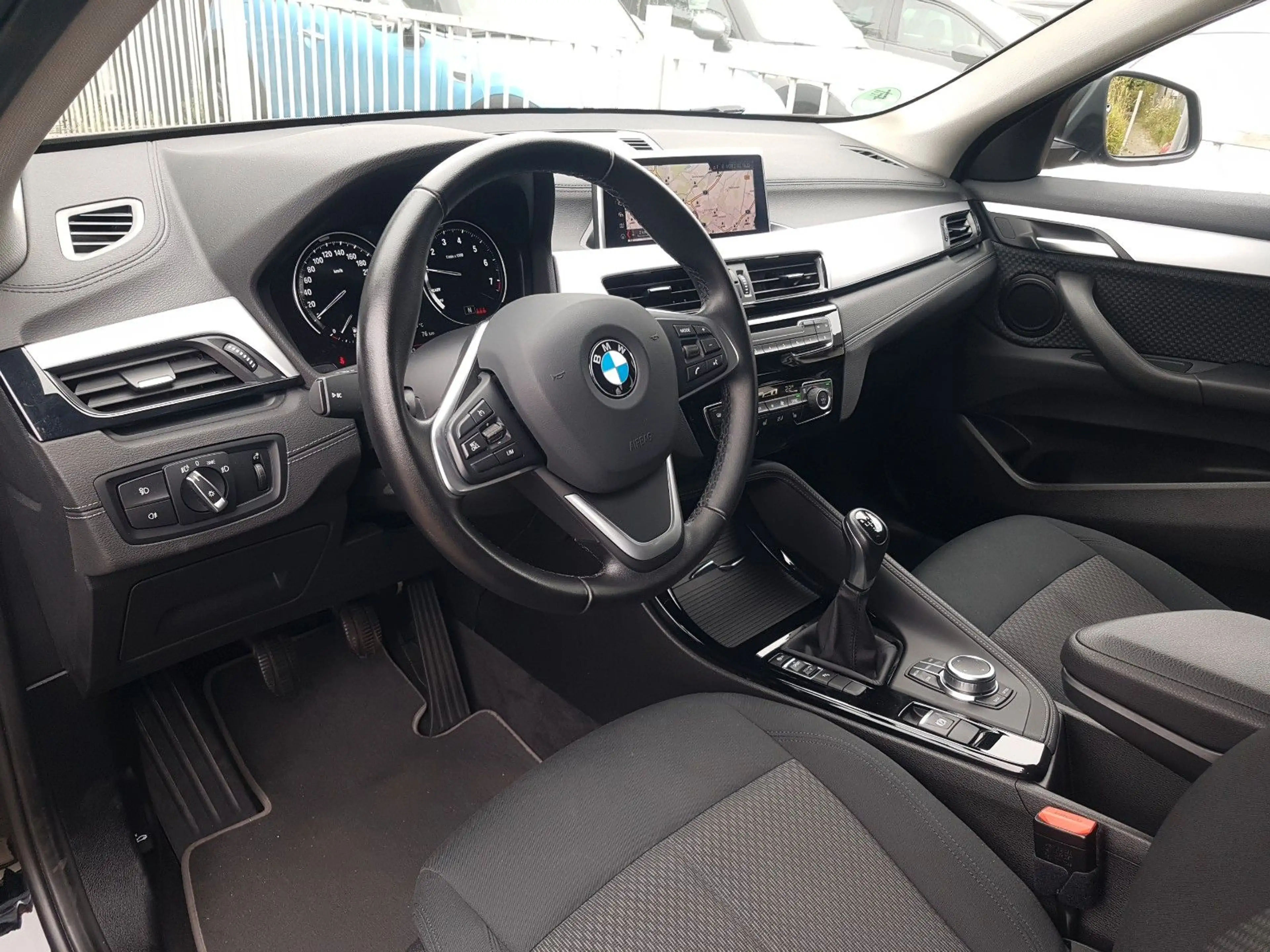 BMW X2 sDrive18i Advantage Navi AHK PDC Sitzheizung — photo 11