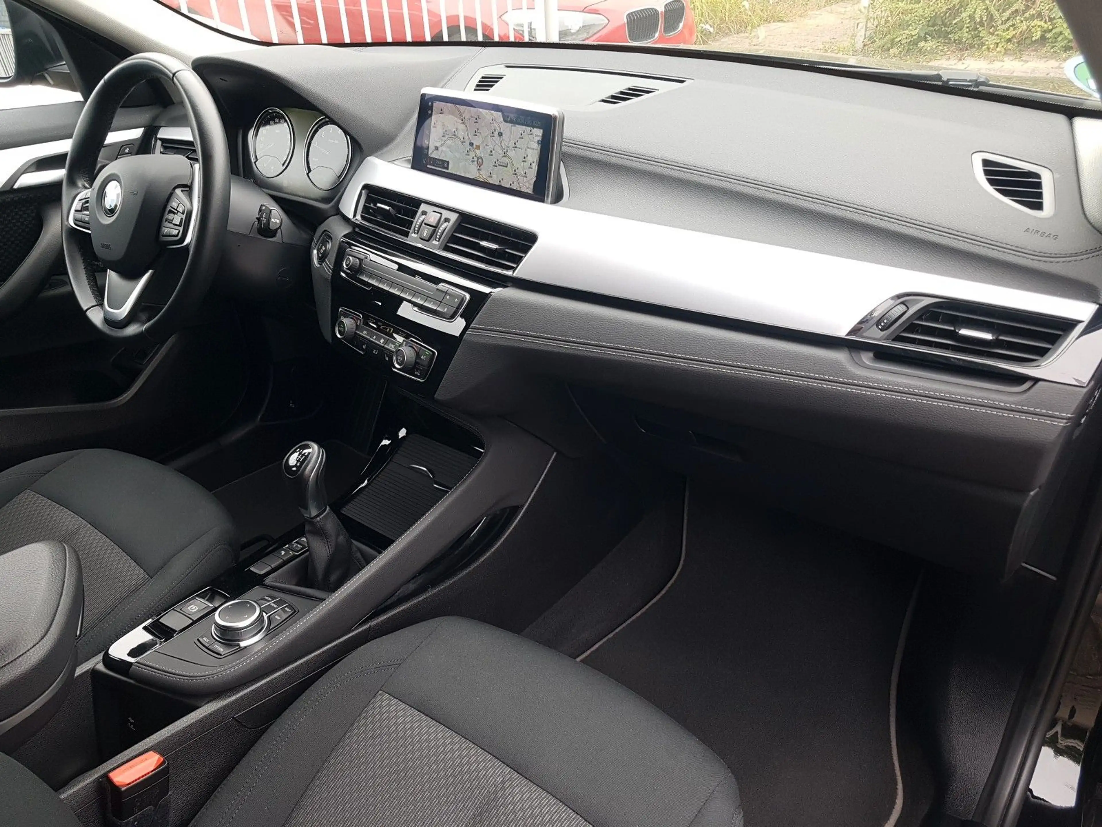 BMW X2 sDrive18i Advantage Navi AHK PDC Sitzheizung — photo 13