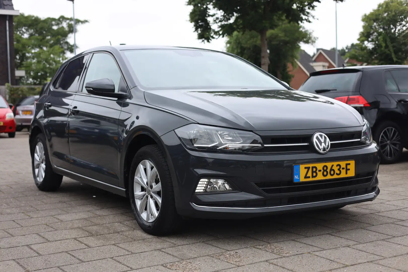 Volkswagen Polo 1.0 TSI COMFORTLINE | NAVI | CLIMA | CARPLAY Grijs - 2