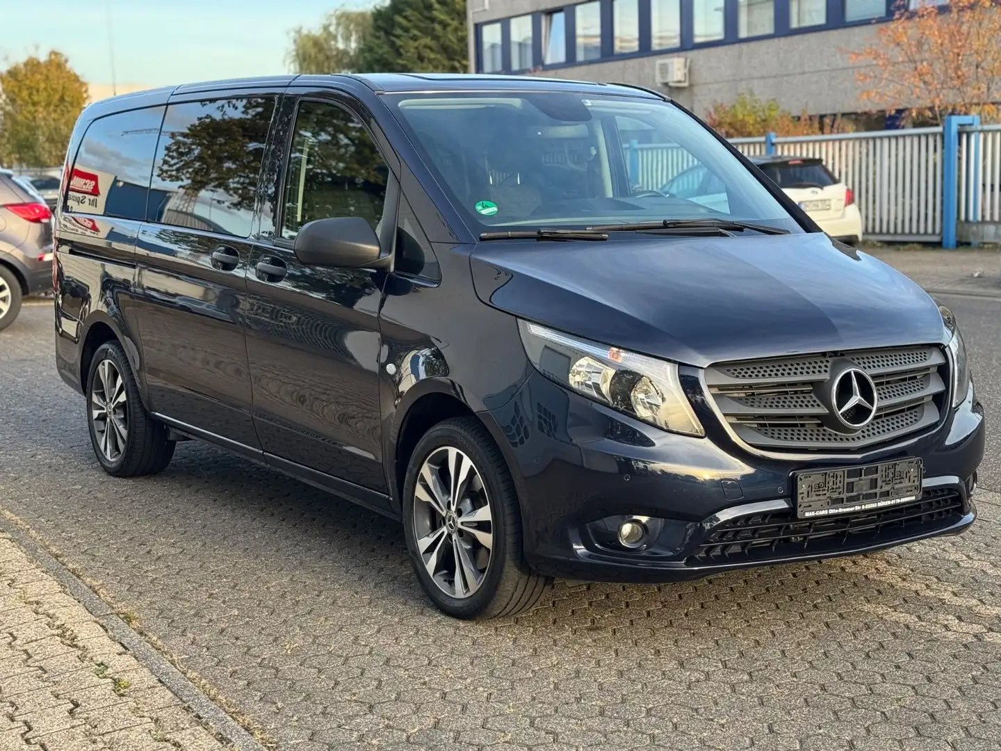 Mercedes-Benz Vito Tourer 116d/4x4MATIK/Navi/Kamera/PDC/E6 Bleu - 1