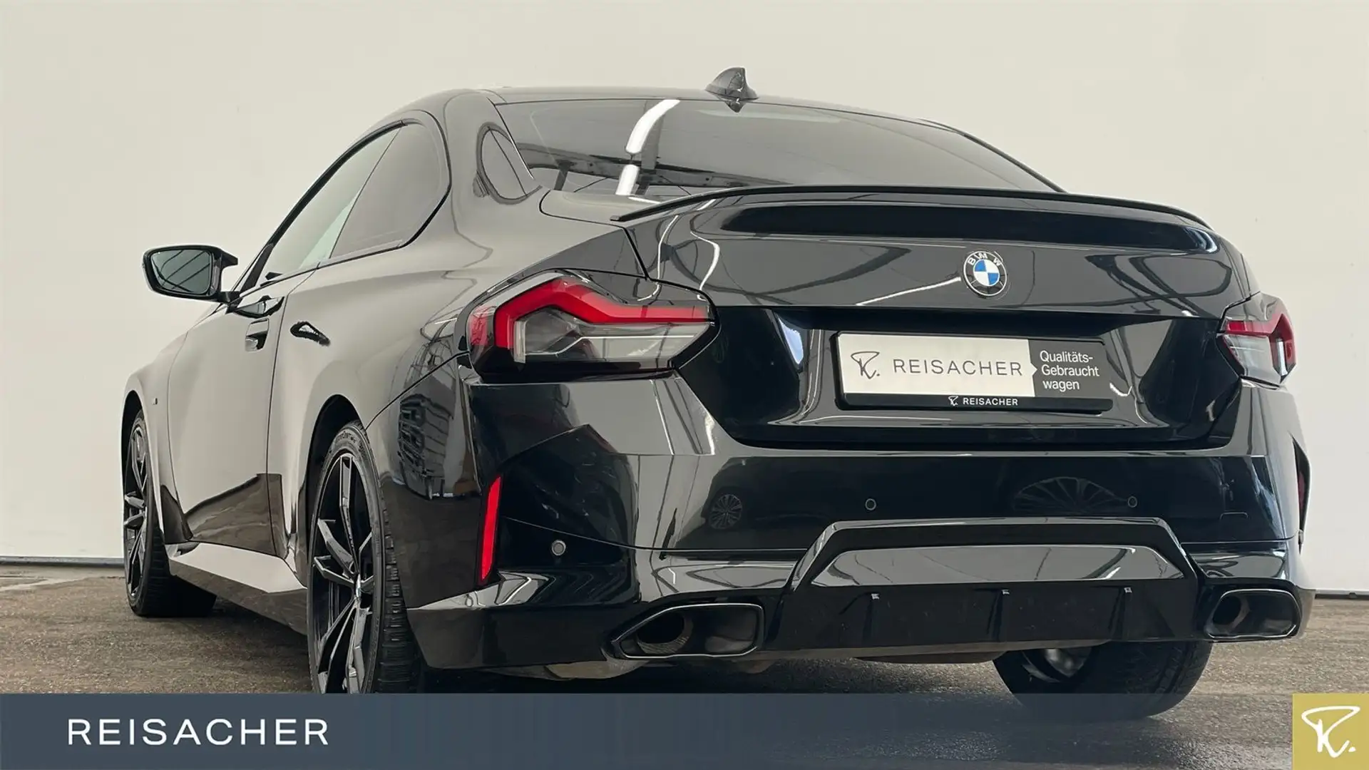 BMW 240 xDrive A AdaptLED GlasD PDC HuD H&K 19"LM Zwart - 2