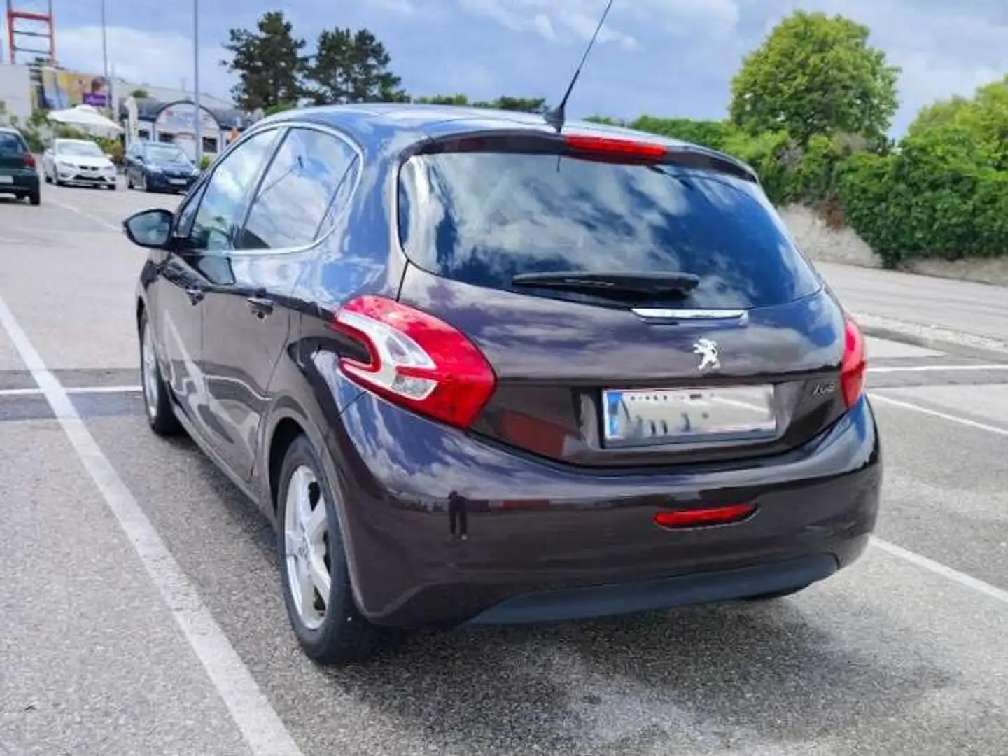 Peugeot 208 208 Allure 1,4 VTi 95 Allure Braun - 2