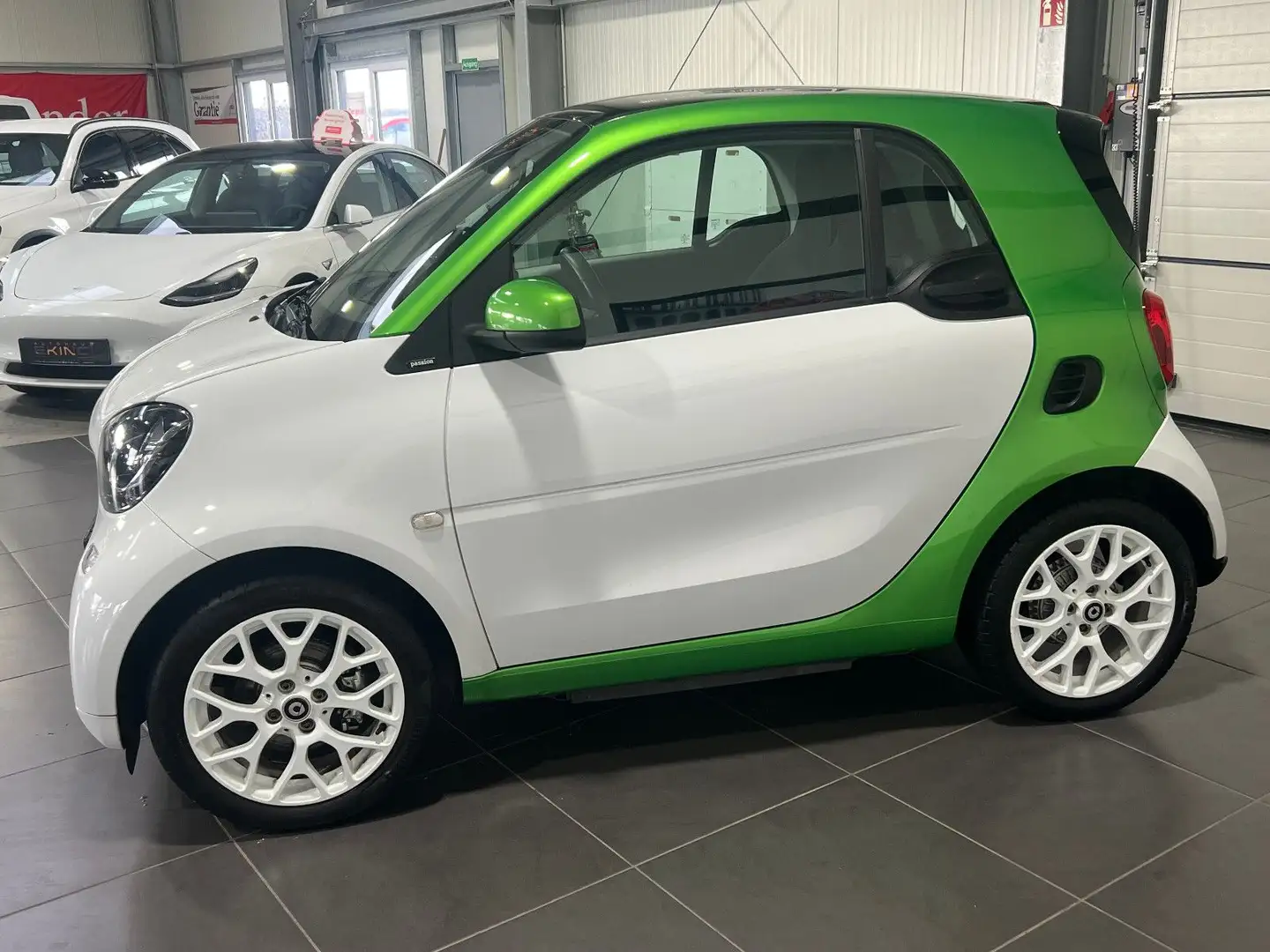 smart forTwo coupe EQ Automatik **Navi*Panorama*Temp** Weiß - 2