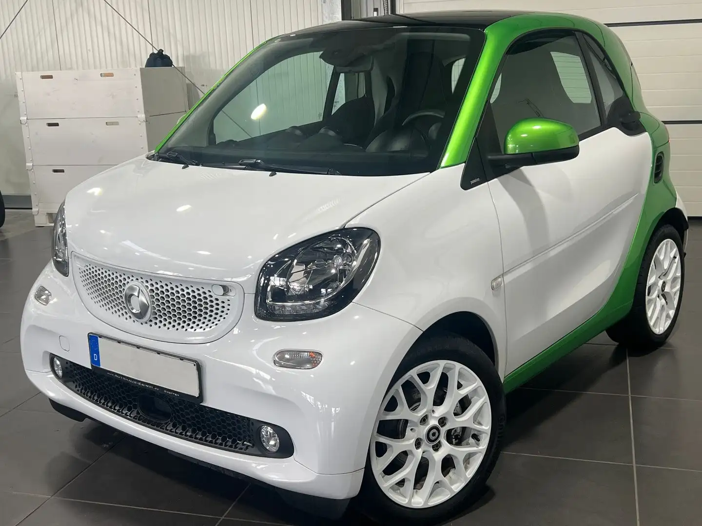 smart forTwo coupe EQ Automatik **Navi*Panorama*Temp** Weiß - 1