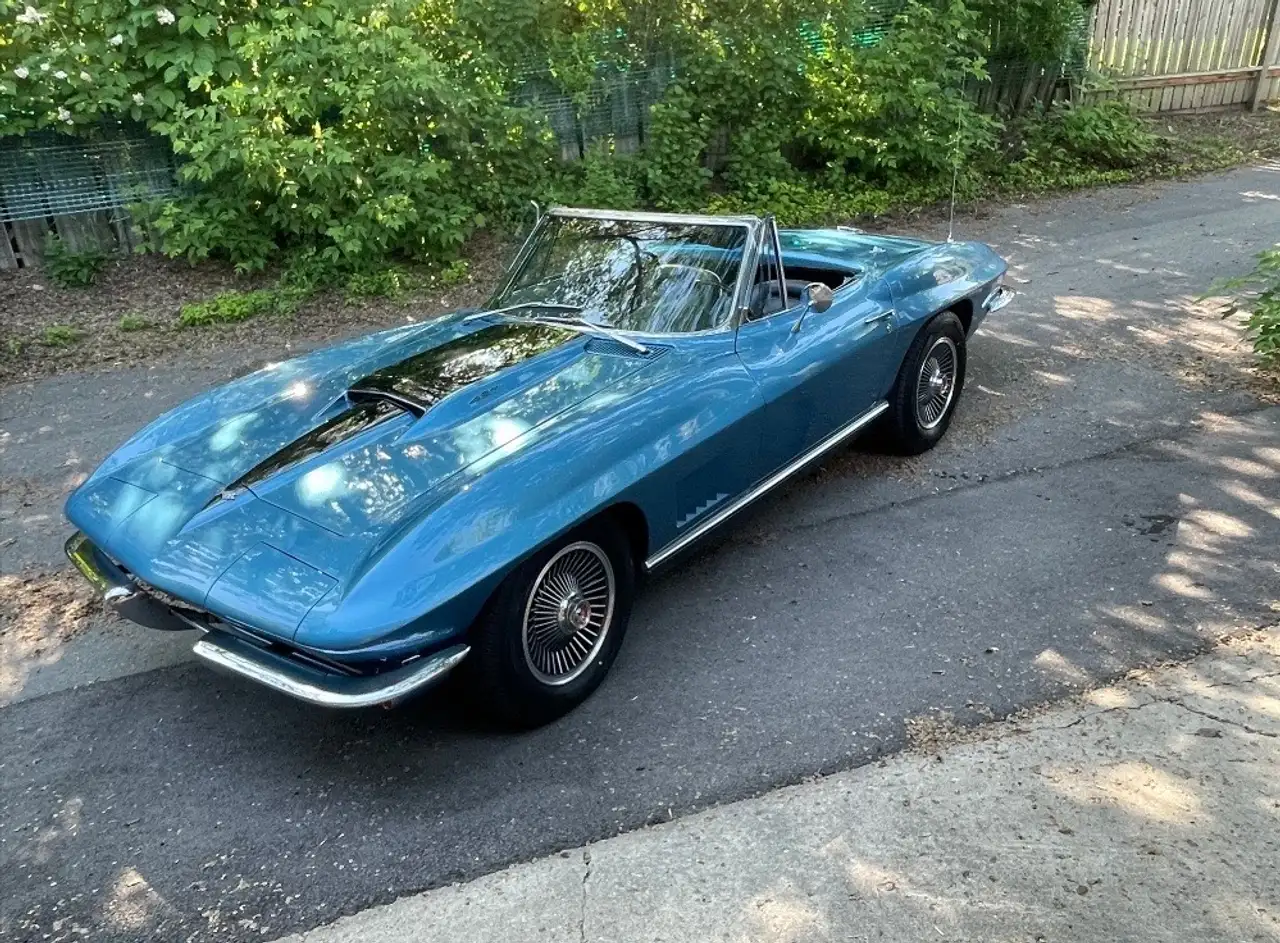 Chevrolet Corvette снимка Chevrolet Corvette