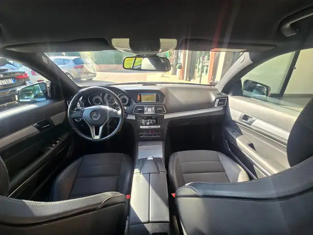 Mercedes-Benz E-Class view 4