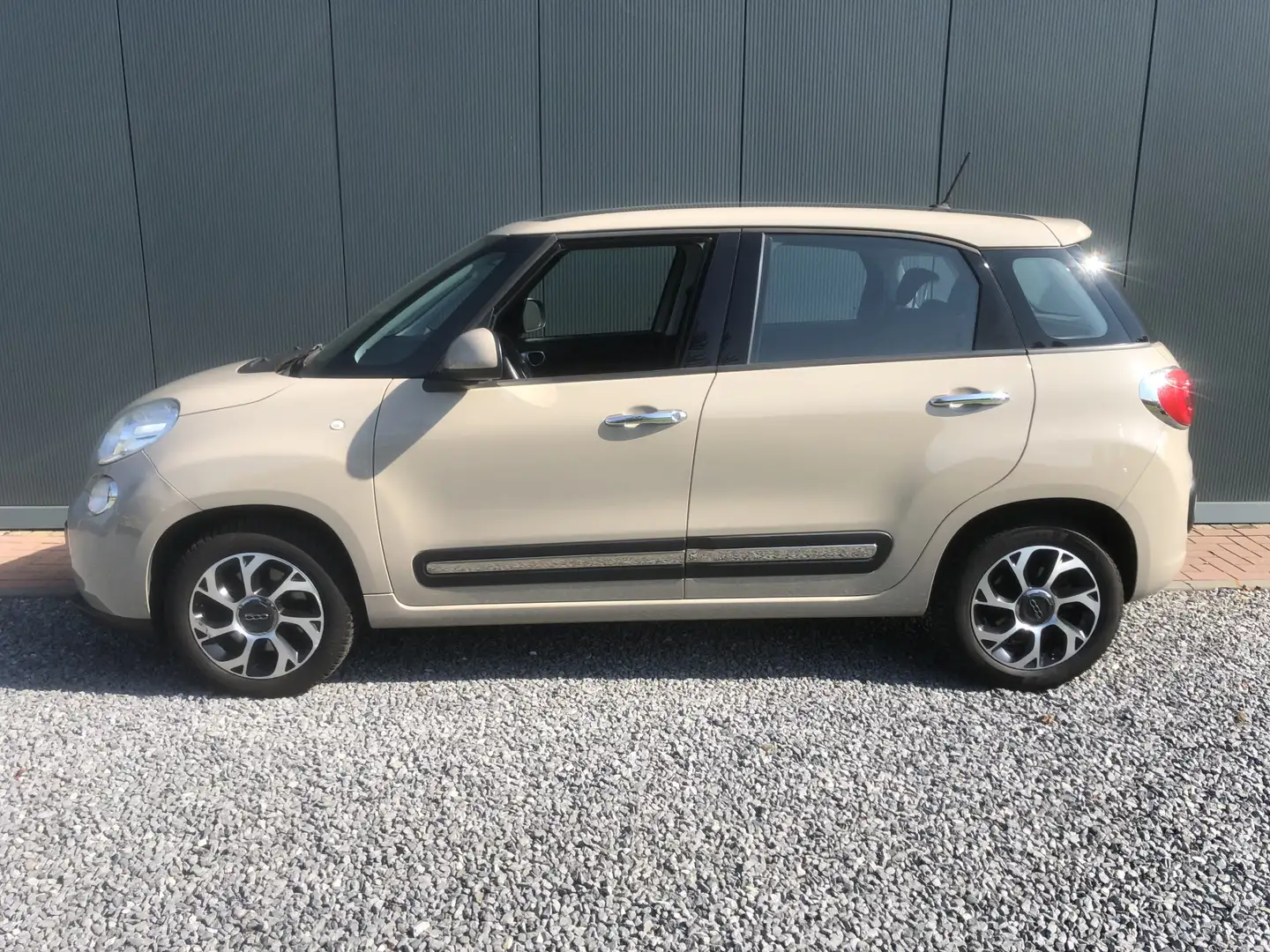 Fiat 500L Living 1.4 T-Jet 120pk Lounge Panoramadak 5-drs Brun - 2