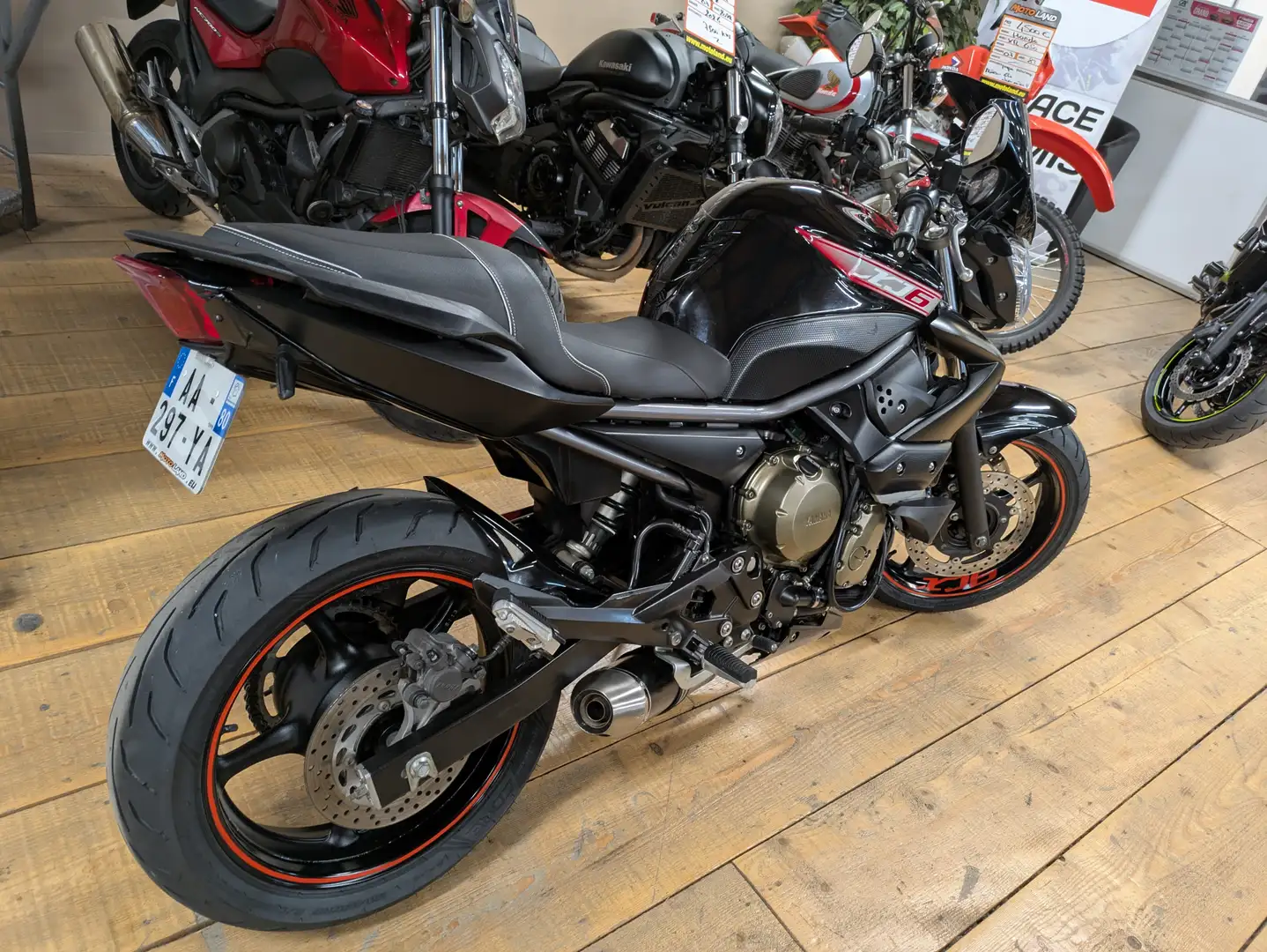 Yamaha XJ 6 Negro - 2
