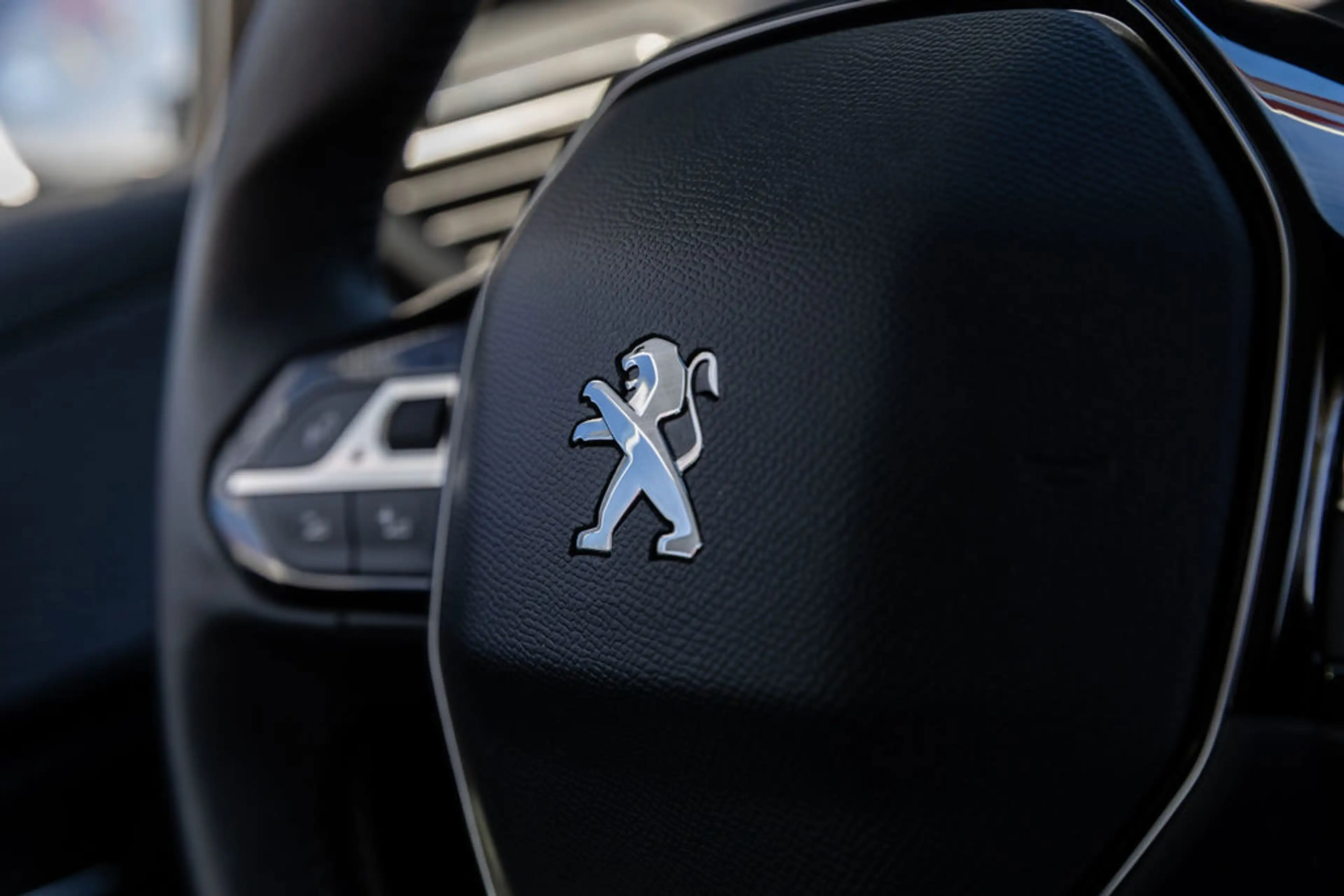 Peugeot e-208 EV Active Pack 50 kWh Head up display — photo 23