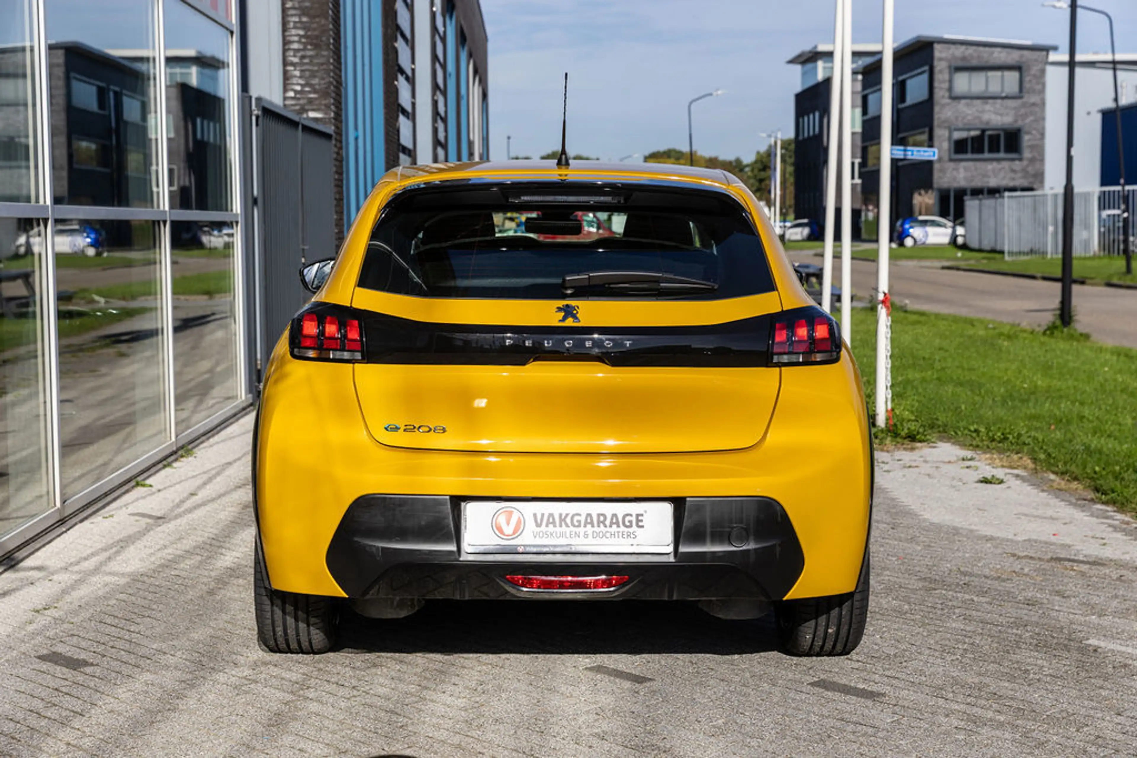 Peugeot e-208 EV Active Pack 50 kWh Head up display — photo 48