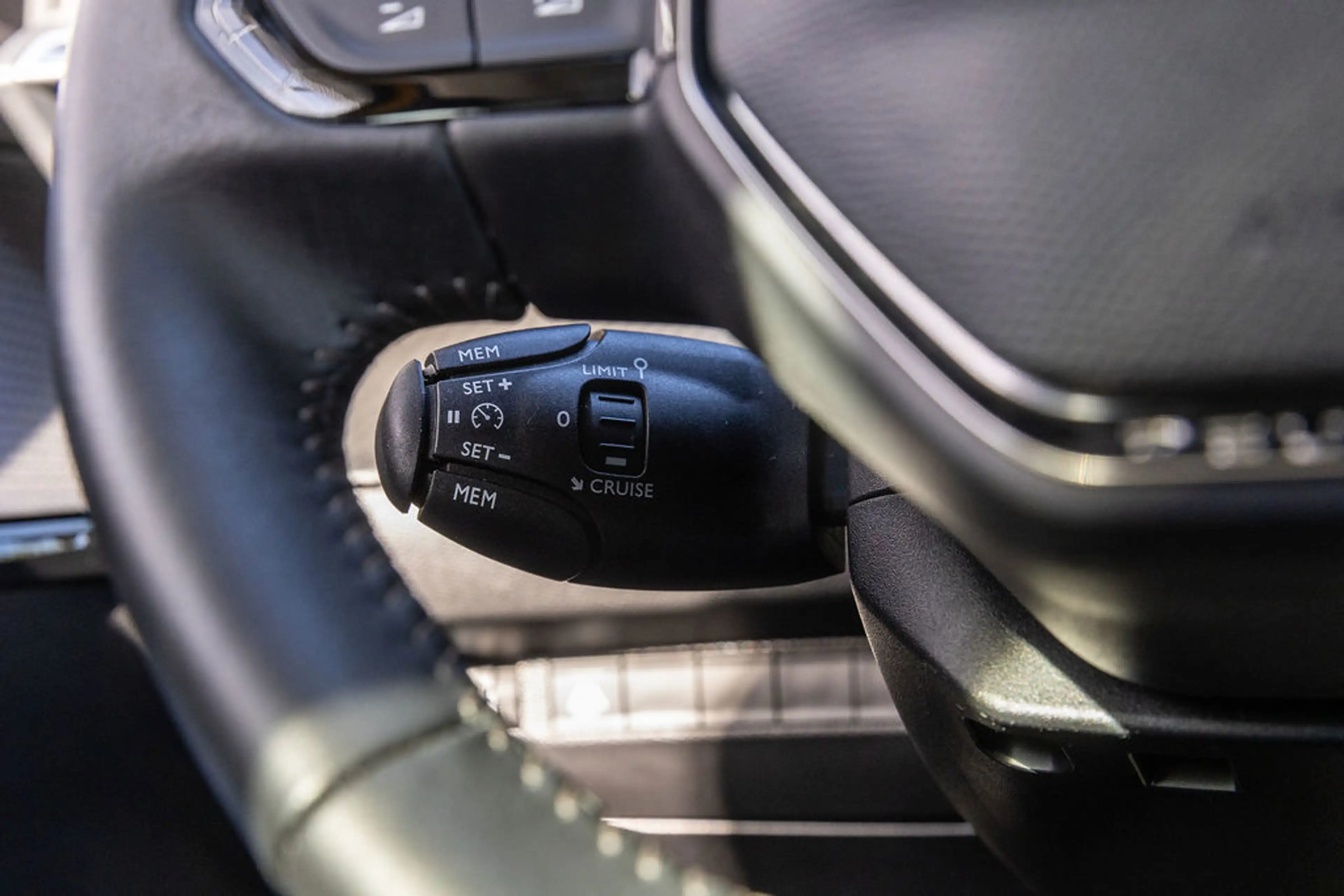 Peugeot e-208 EV Active Pack 50 kWh Head up display — photo 27