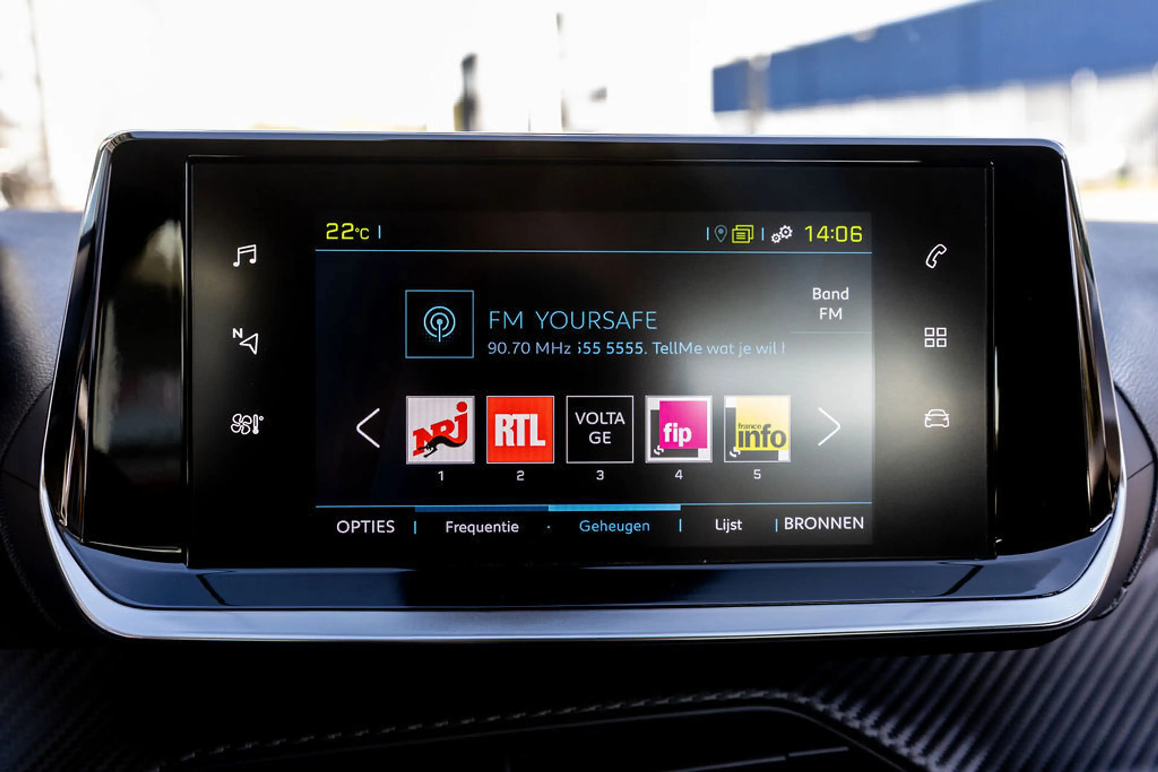 Peugeot e-208 EV Active Pack 50 kWh Head up display — photo 8
