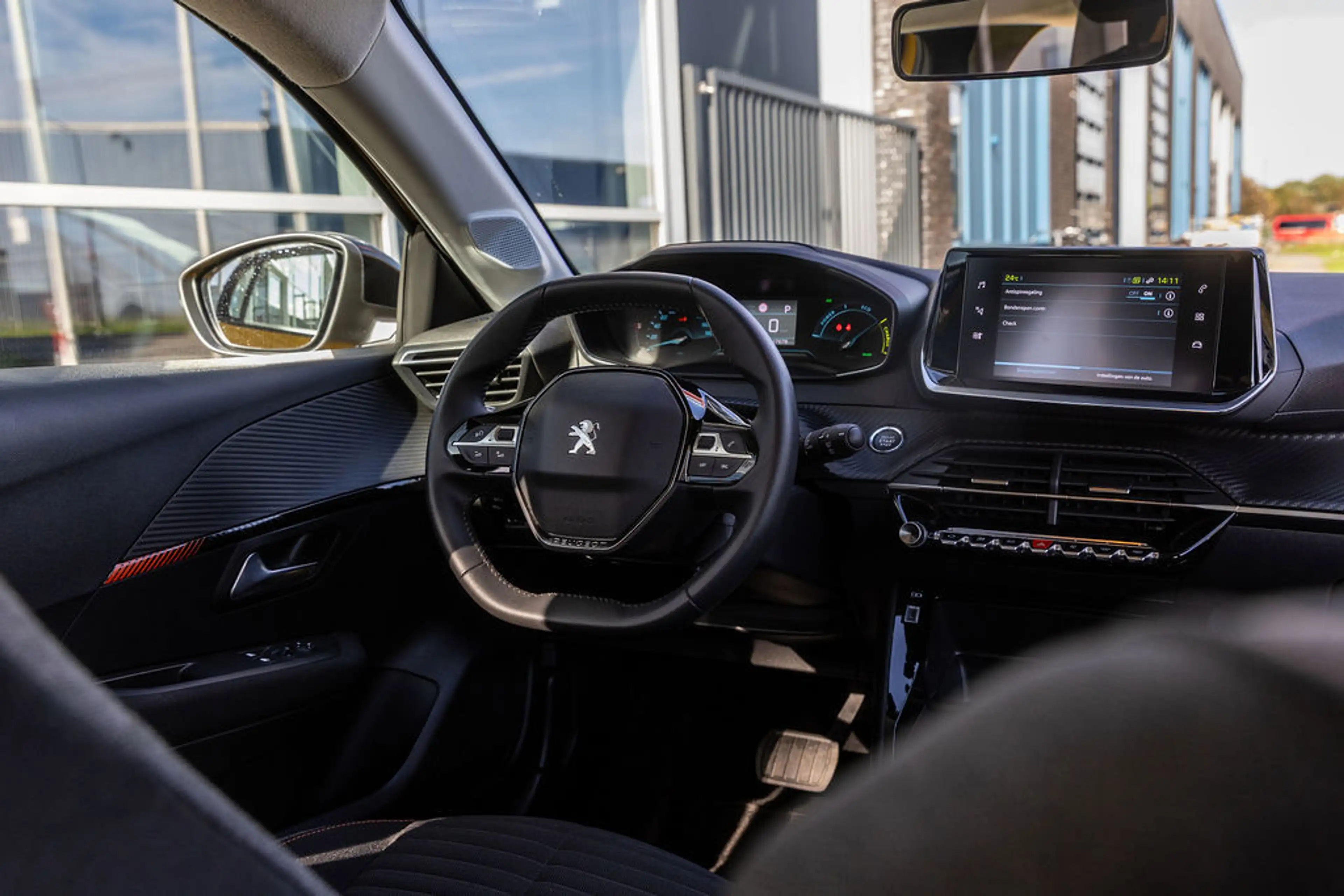 Peugeot e-208 EV Active Pack 50 kWh Head up display — photo 40