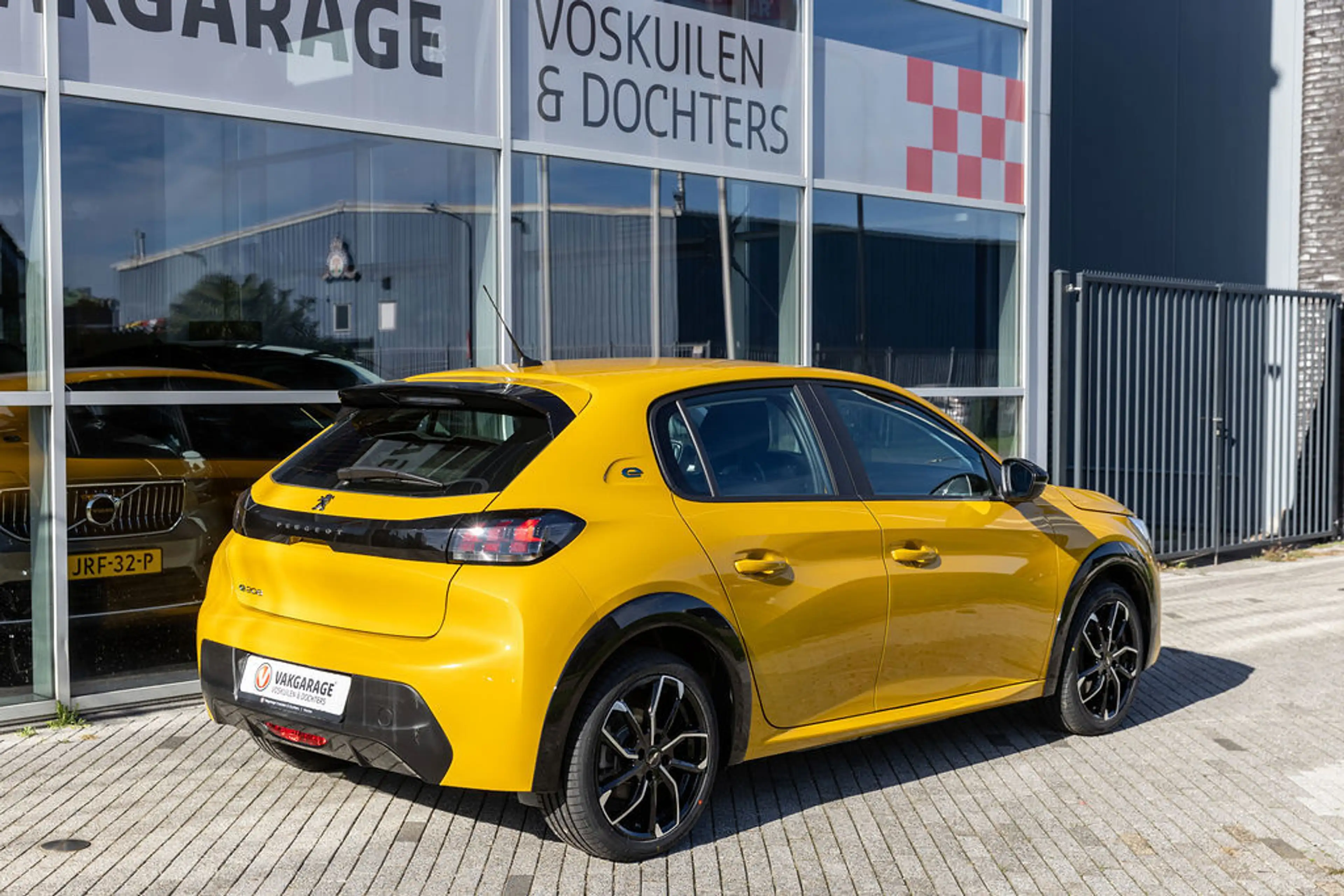 Peugeot e-208 EV Active Pack 50 kWh Head up display — photo 47