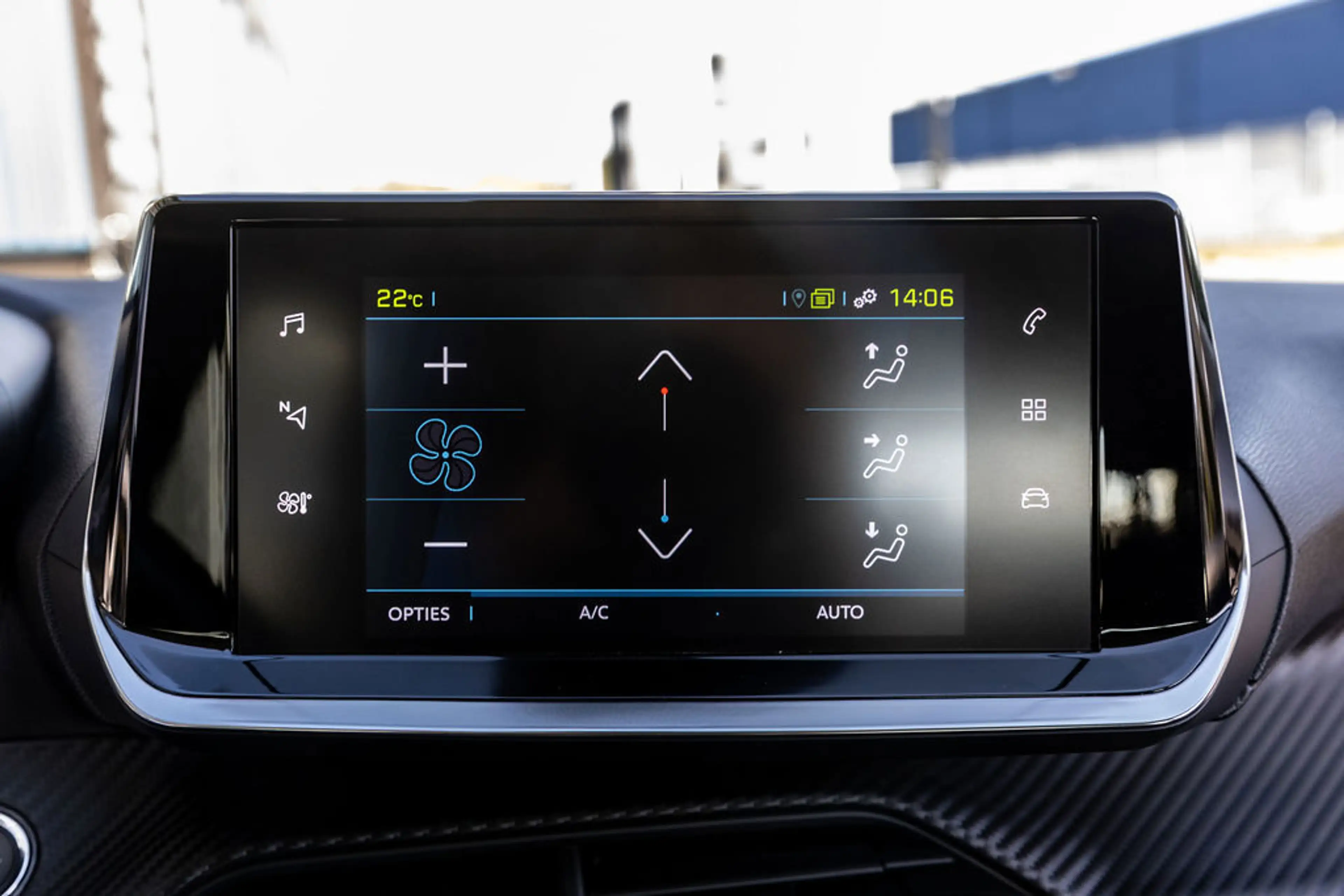 Peugeot e-208 EV Active Pack 50 kWh Head up display — photo 26