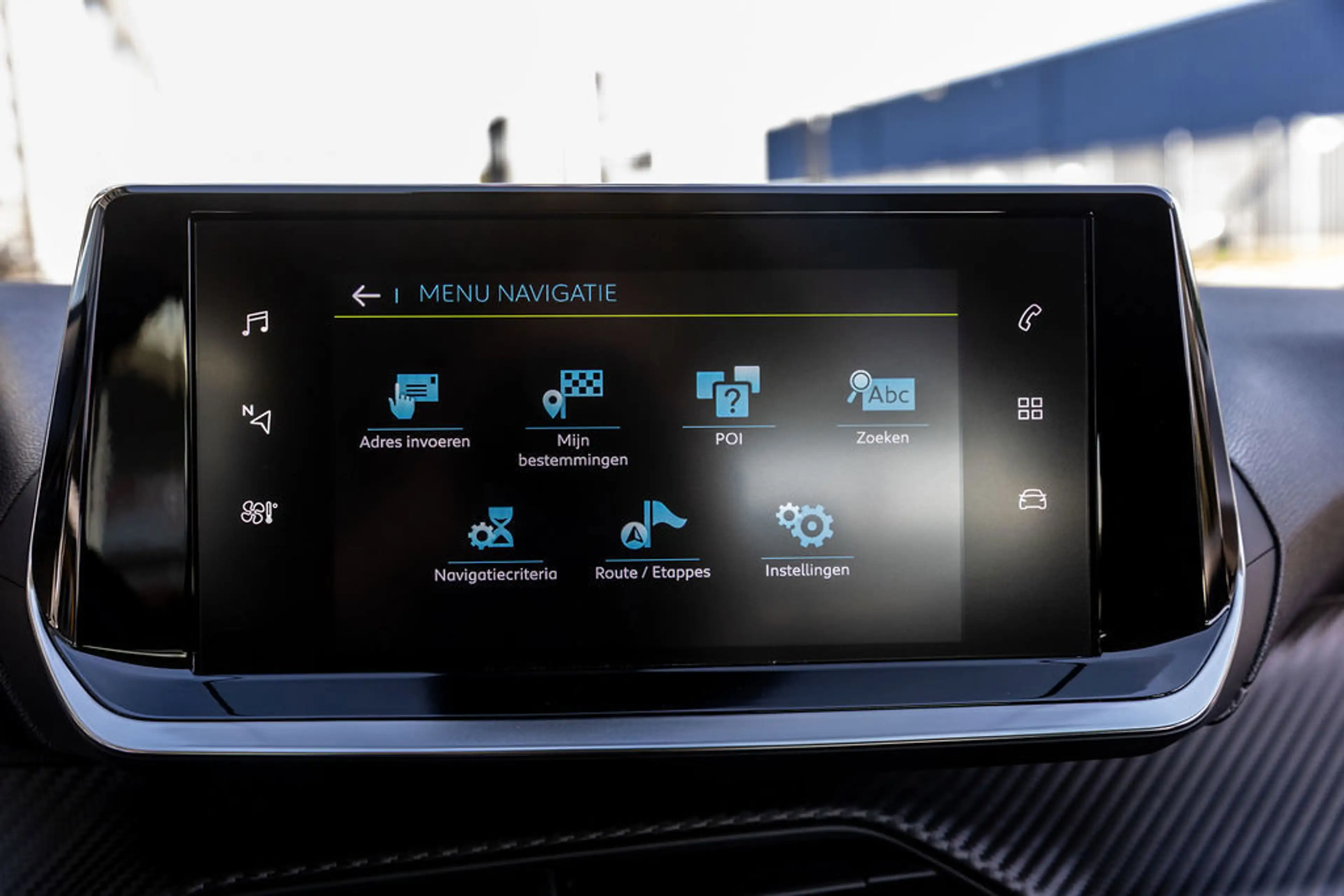 Peugeot e-208 EV Active Pack 50 kWh Head up display — photo 9