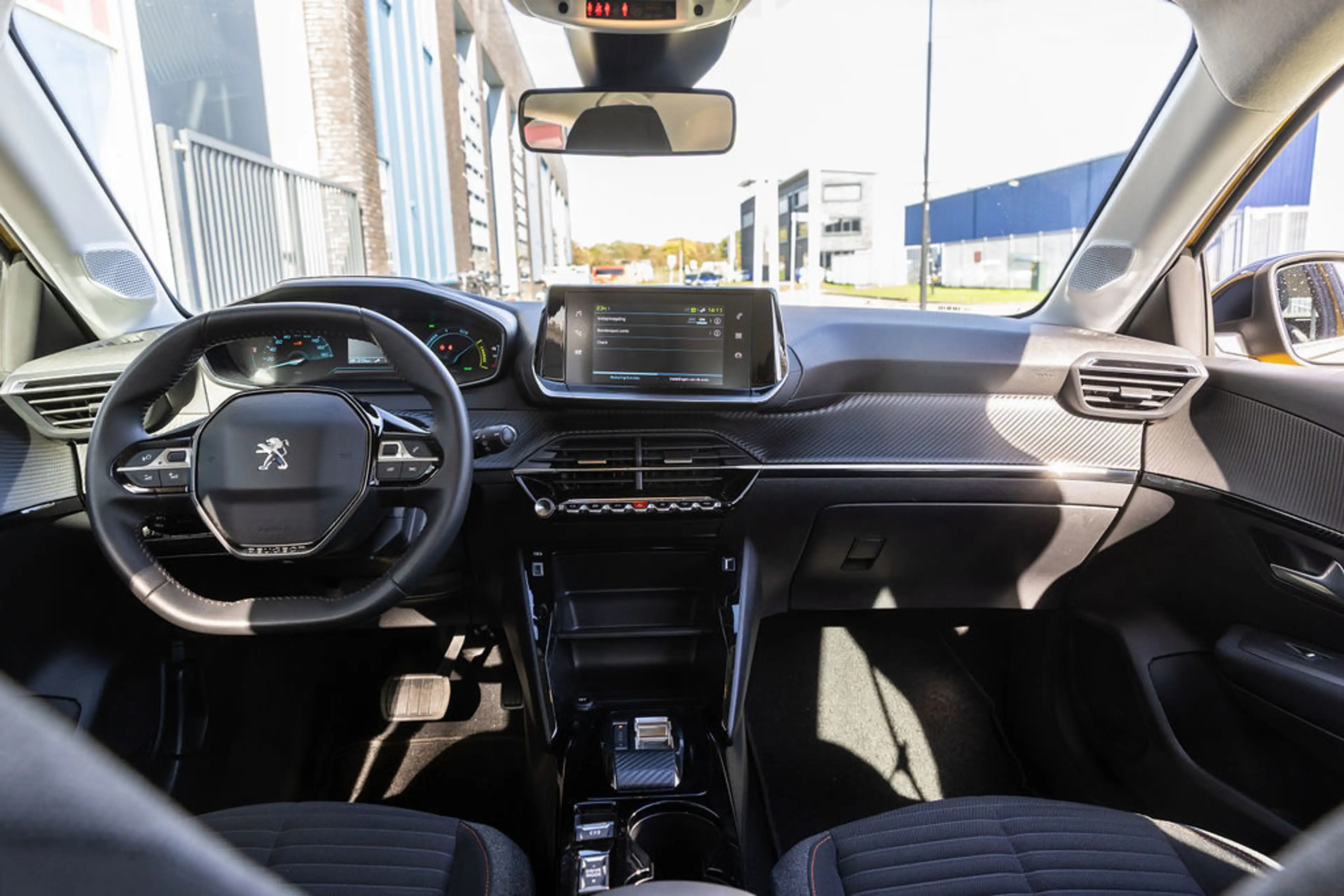 Peugeot e-208 EV Active Pack 50 kWh Head up display — photo 38