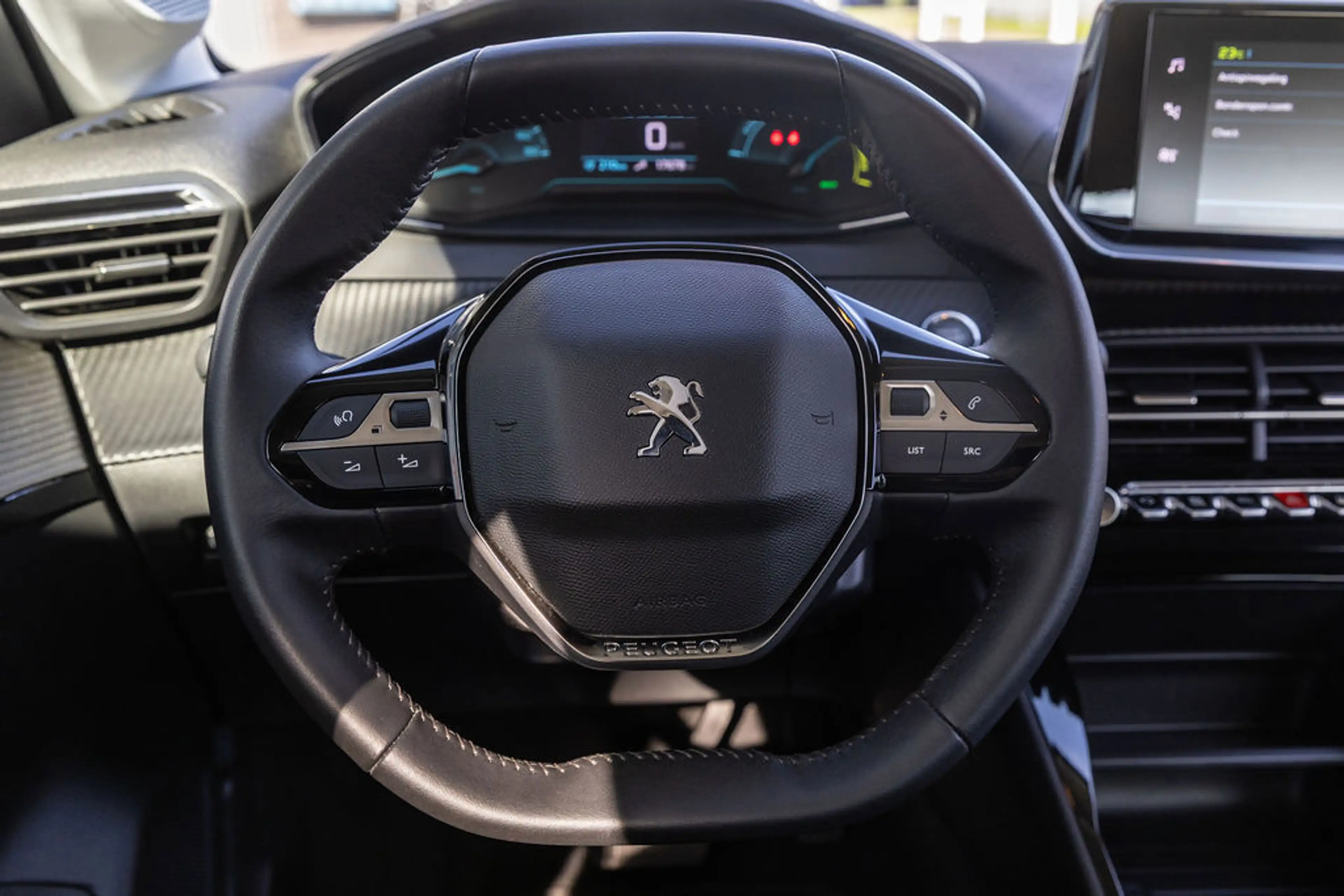 Peugeot e-208 EV Active Pack 50 kWh Head up display — photo 39