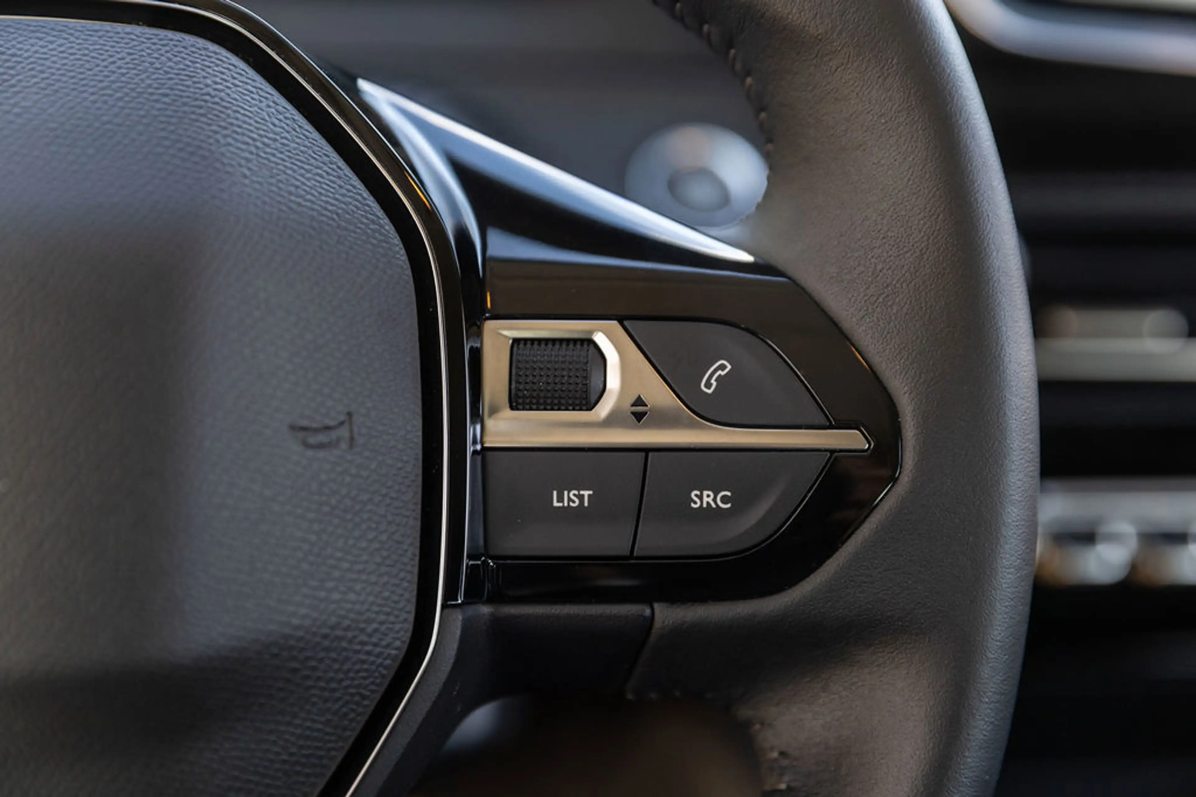 Peugeot e-208 EV Active Pack 50 kWh Head up display — photo 11